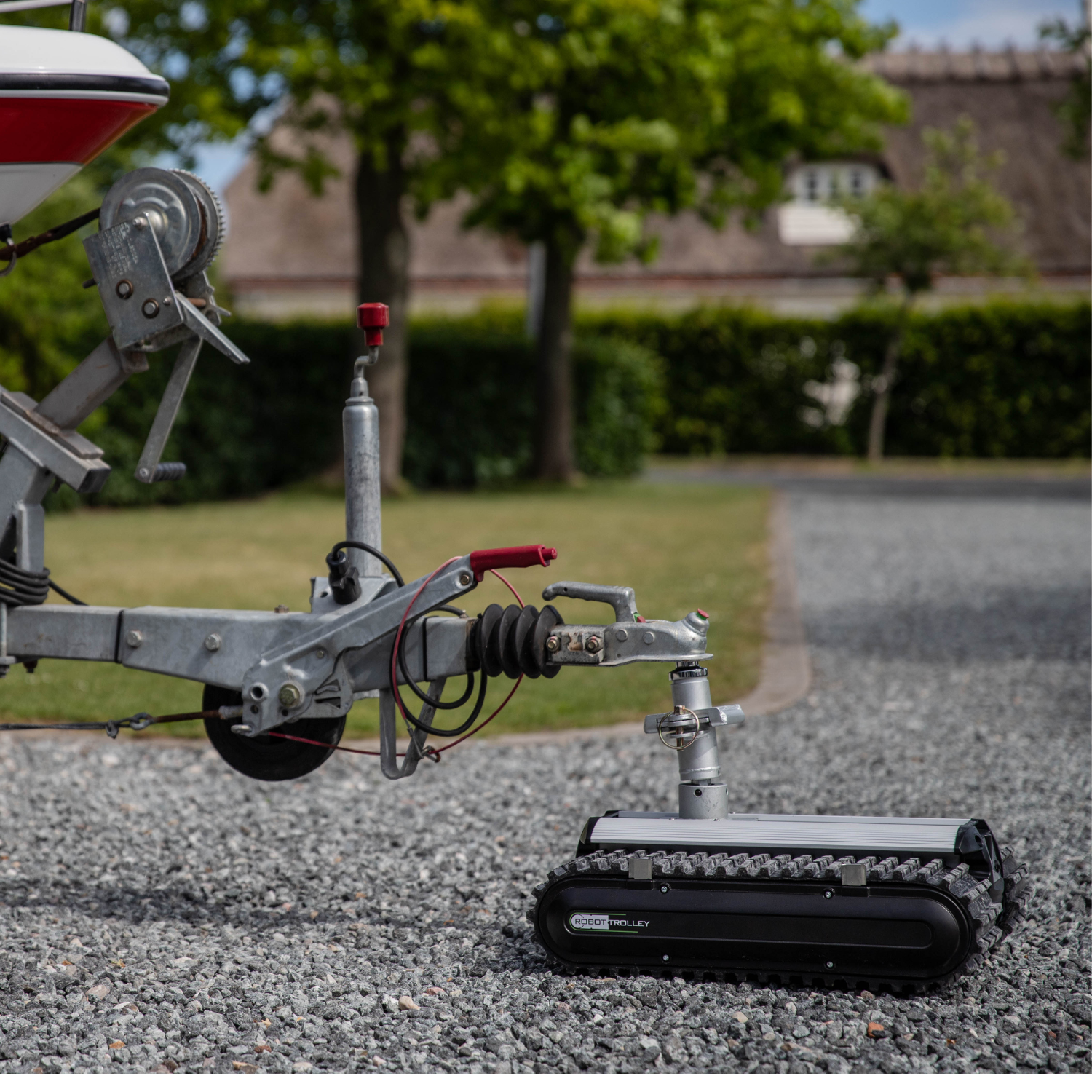 Robot Trolley 2500: Leistungsstarker Mover für Anhänger bis 2.500 kg. Flexibel auf allen Oberflächen, einfache Montage, 30 Min Akkulaufzeit.