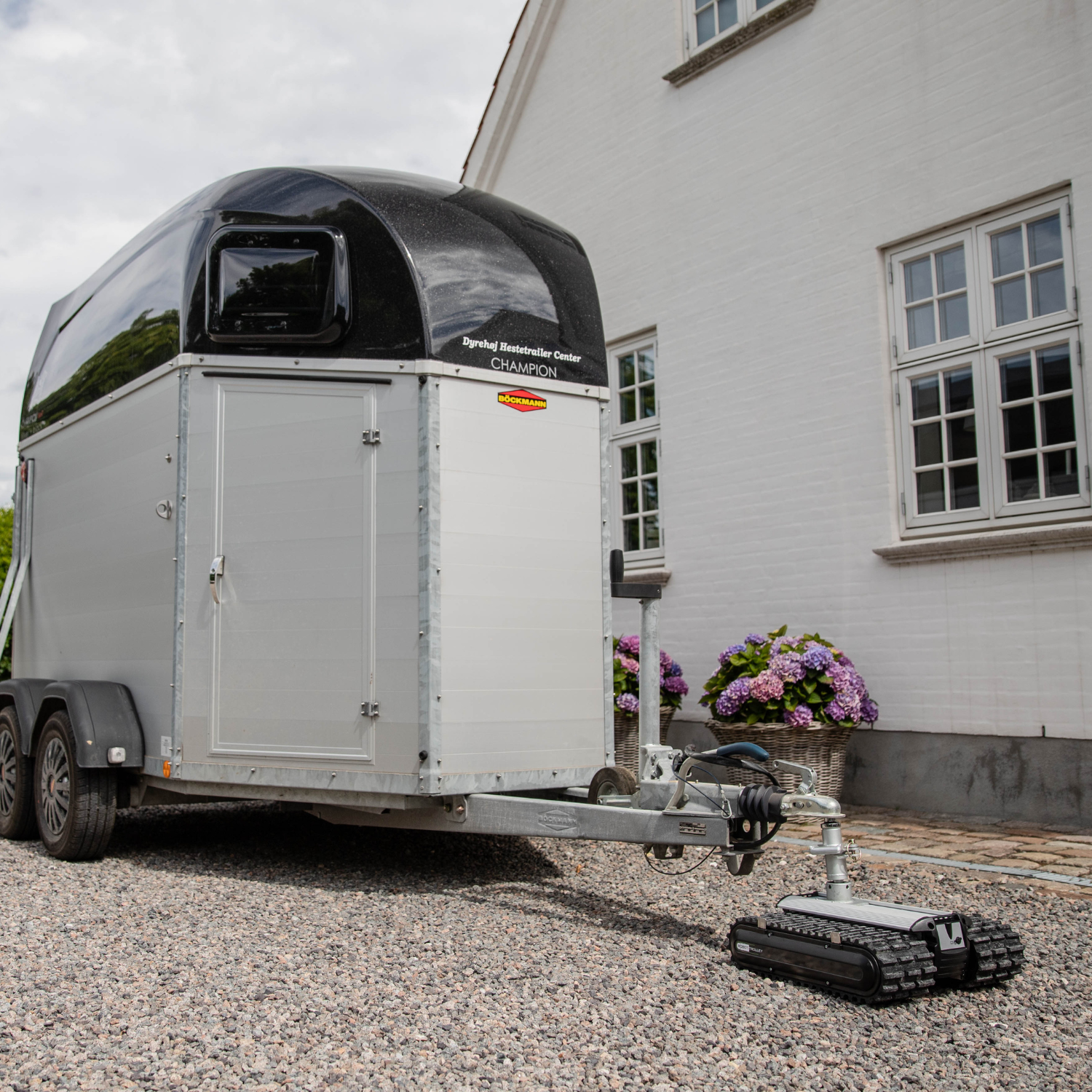 Robot Trolley 2500RS: Schneller Mover für Anhänger bis 2.500 kg. Höhere Geschwindigkeit von 14 m/Min, einfach zu bedienen, vielseitig einsetzbar.