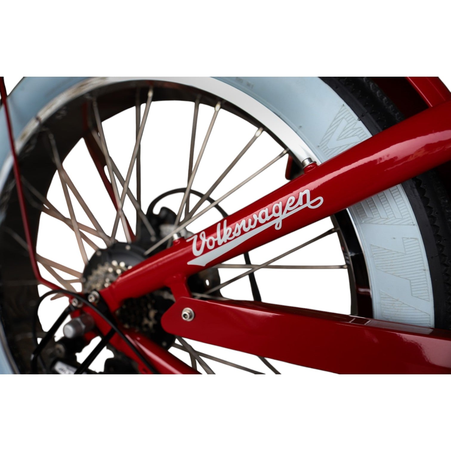 Volkswagen Bulli Bike: Handgefertigt, mit 80 km Reichweite, 250 W Motor und nostalgischem Design. Perfekt für Abenteuer und Komfort!