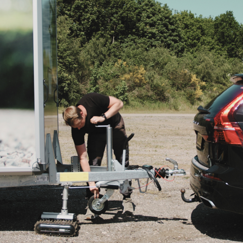 Robot Trolley 1500: Mobiler Mover für Anhänger bis 1.500 kg. Flexibel auf allen Oberflächen, einfache Montage, 30 Min Akkulaufzeit.