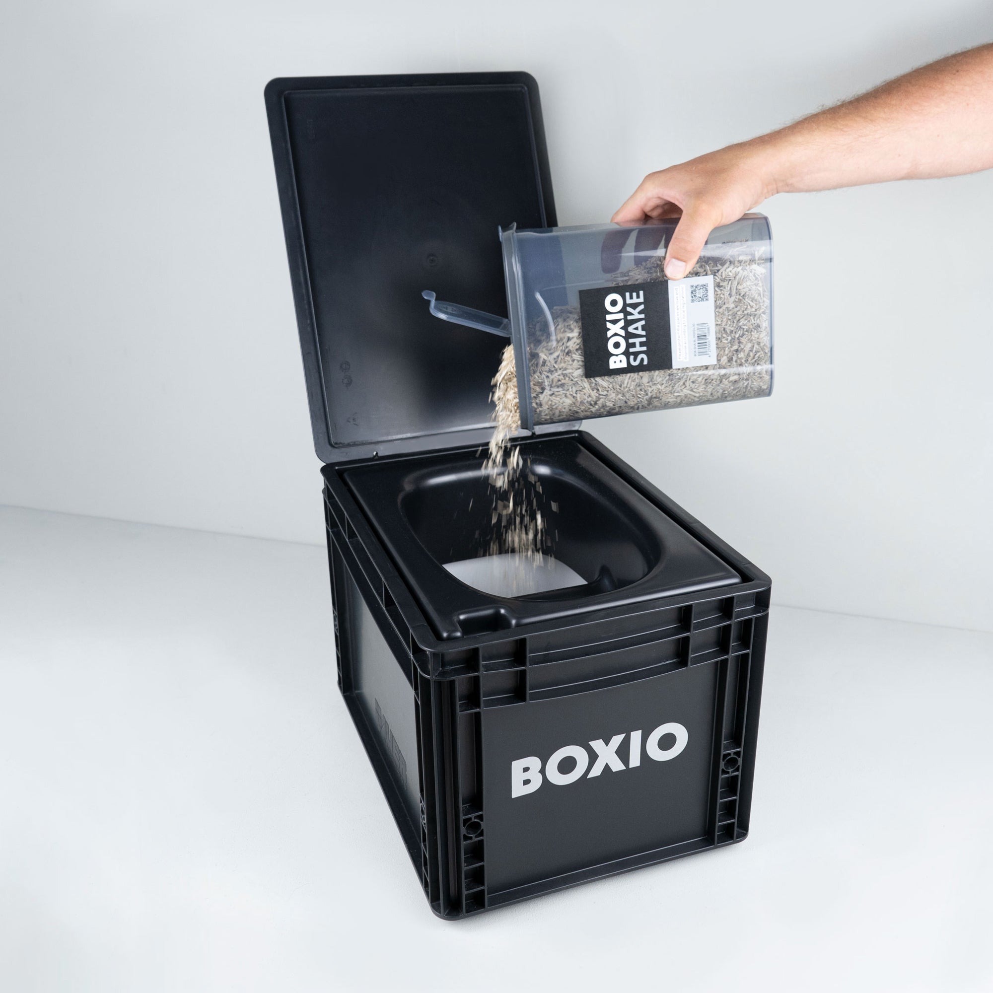 BOXIO TOILET: Leichte, umweltfreundliche Trockentrenntoilette im Eurobox-Format (40x30x28 cm). Nachhaltig & kompakt.