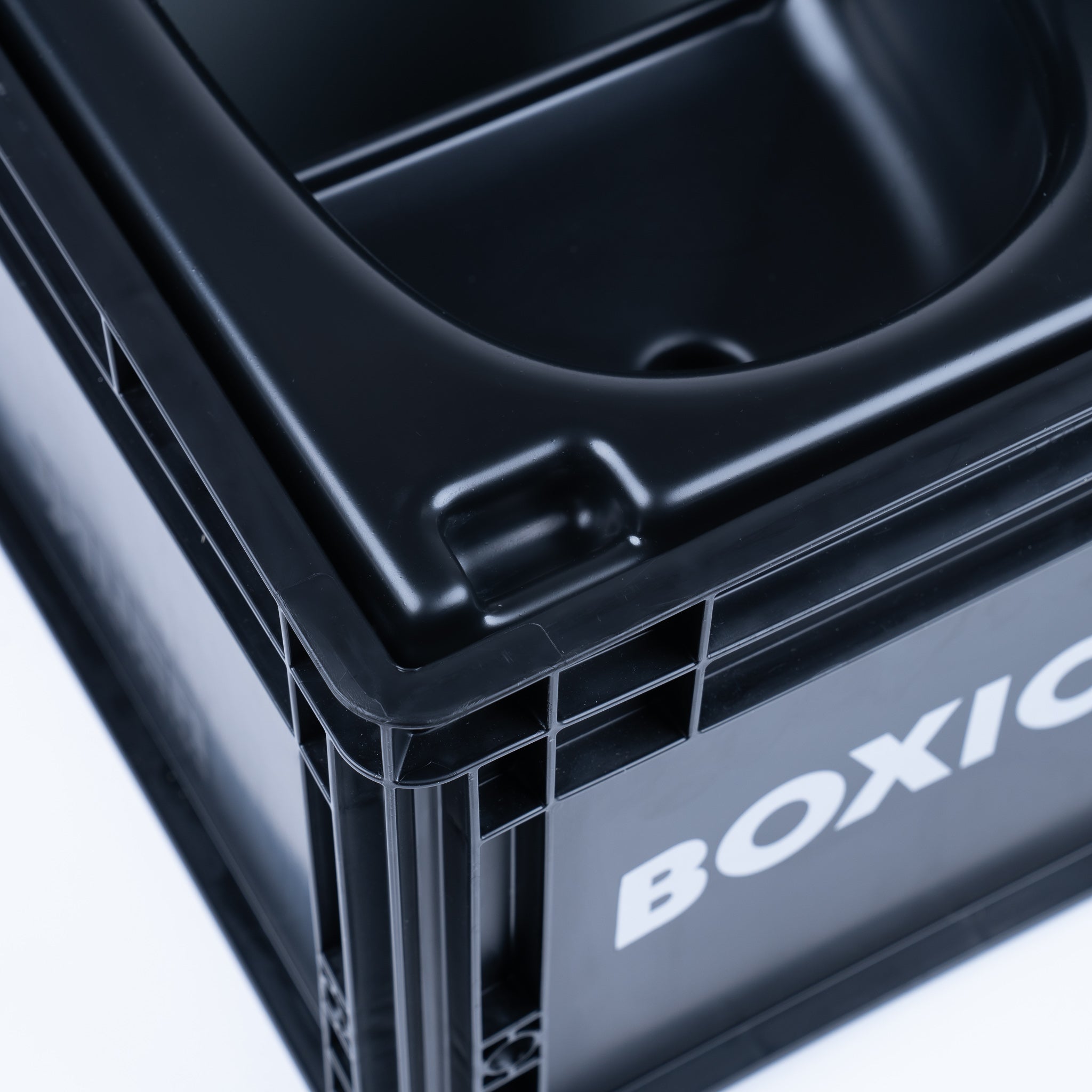 BOXIO TOILET: Leichte, umweltfreundliche Trockentrenntoilette im Eurobox-Format (40x30x28 cm). Nachhaltig & kompakt.