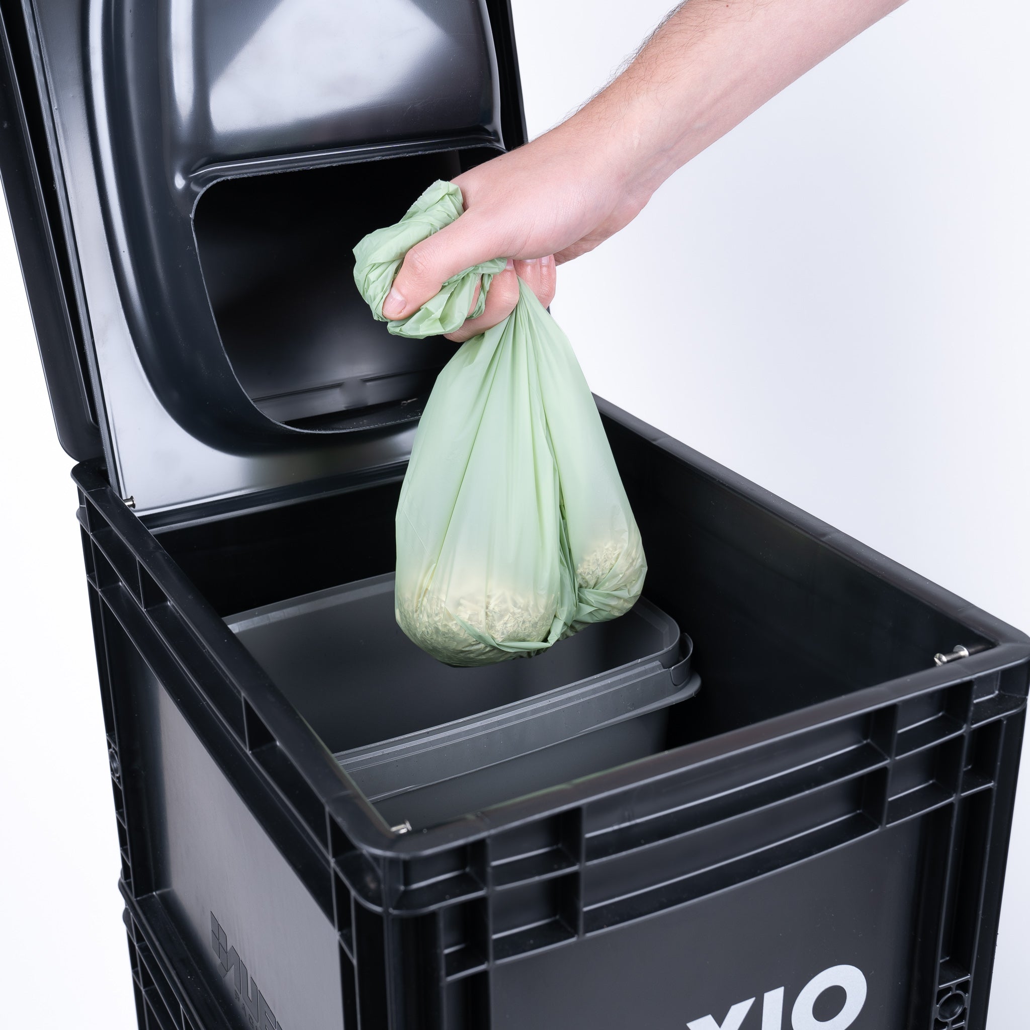 BOXIO TOILET: Leichte, umweltfreundliche Trockentrenntoilette im Eurobox-Format (40x30x28 cm). Nachhaltig & kompakt.