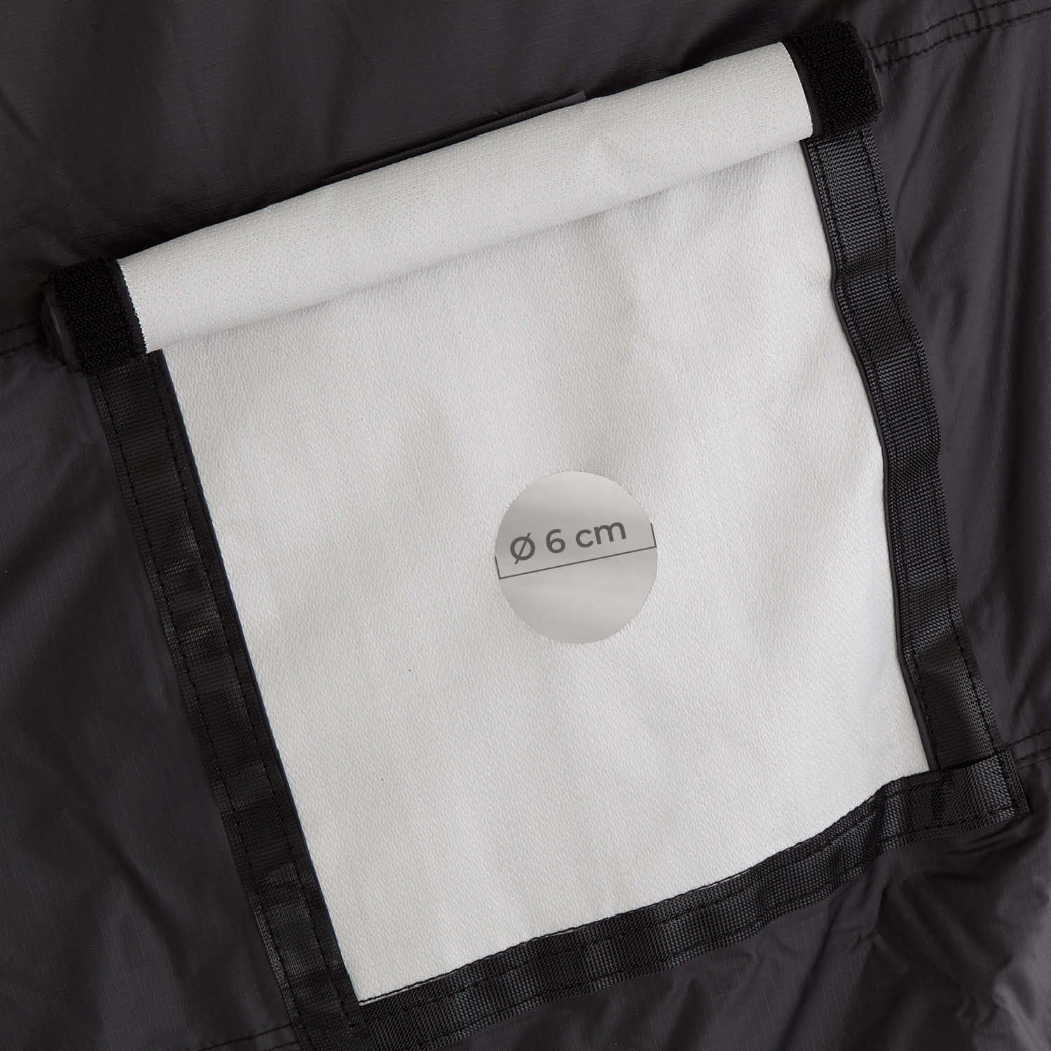 Praktisches Vorzelt für das CUMARU LIGHT: schneller Aufbau durch robusten Reißverschluss, Moskitonetze, stabiler Stand, kompaktes Packmaß.