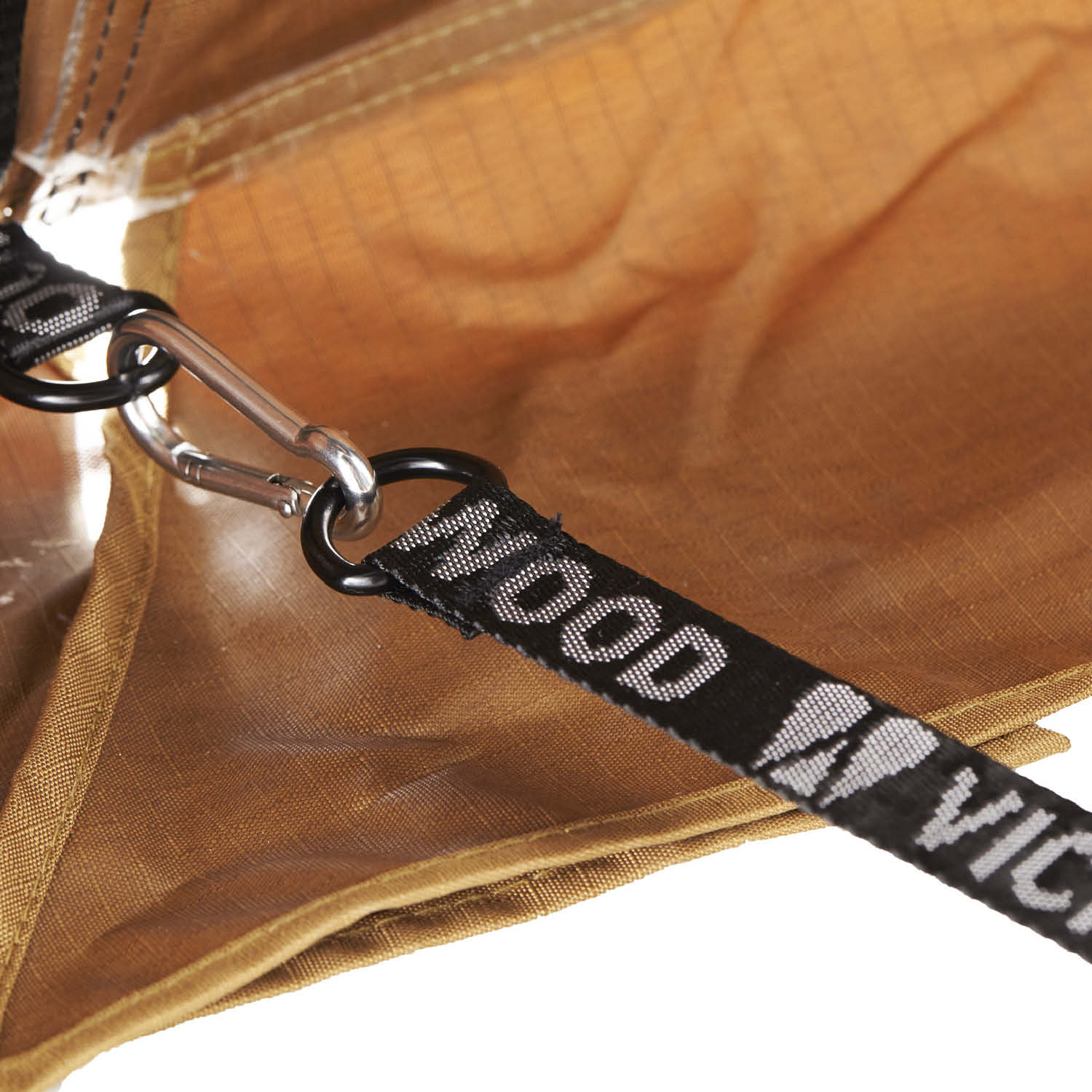 Praktisches Vorzelt für das CUMARU LIGHT: schneller Aufbau durch robusten Reißverschluss, Moskitonetze, stabiler Stand, kompaktes Packmaß.