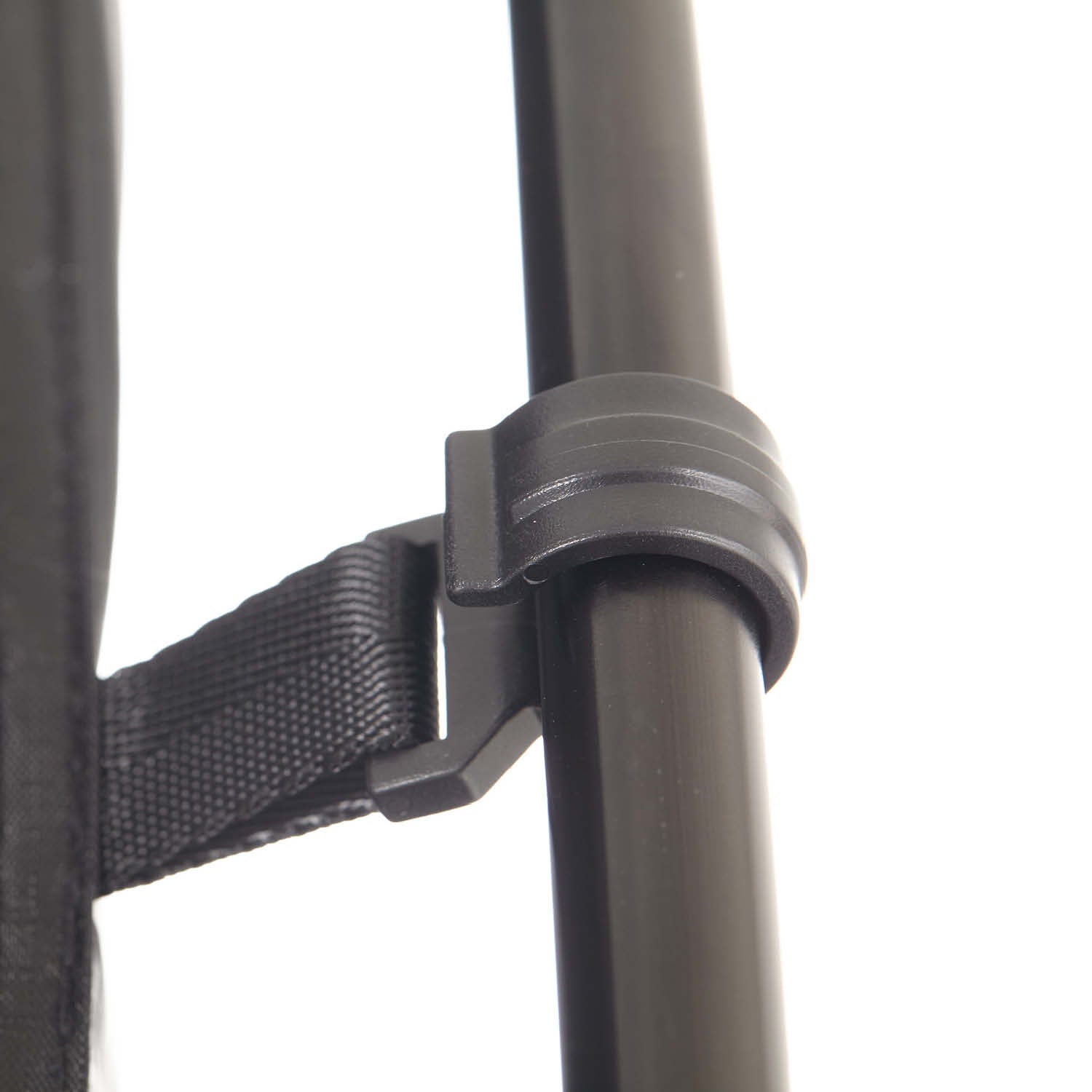 Praktisches Vorzelt für das CUMARU LIGHT: schneller Aufbau durch robusten Reißverschluss, Moskitonetze, stabiler Stand, kompaktes Packmaß.