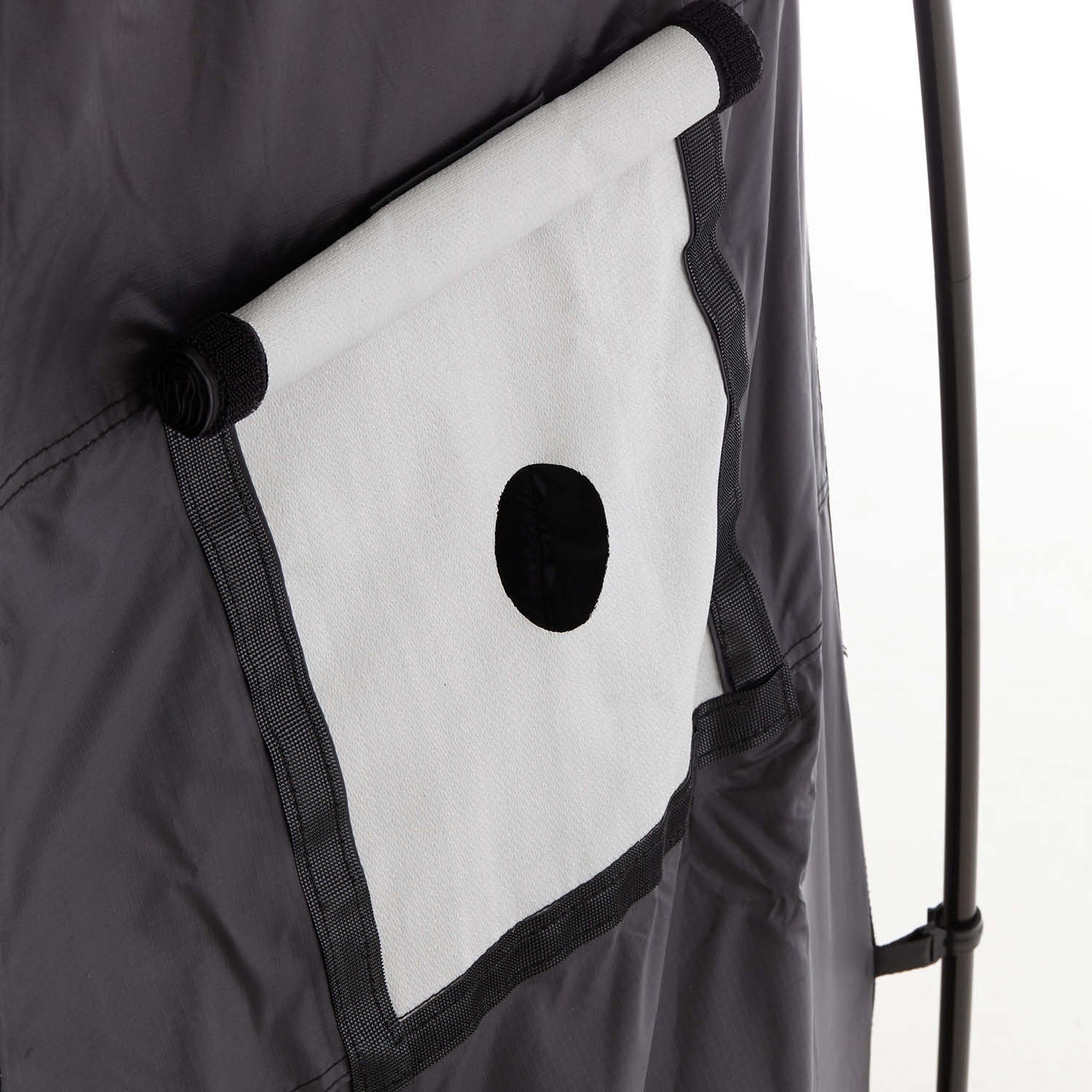 Praktisches Vorzelt für das CUMARU LIGHT: schneller Aufbau durch robusten Reißverschluss, Moskitonetze, stabiler Stand, kompaktes Packmaß.