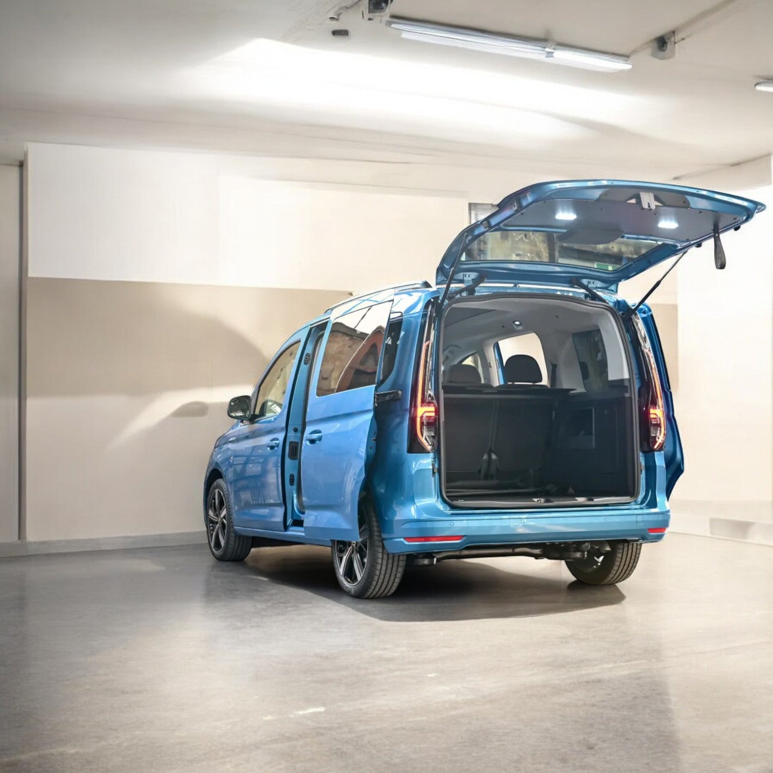 Mit unseren Camperboxen wird dein VW Bus in Minuten zum Camper! Robust, praktisch & gemütlich – inkl. Heckküche, Bettgestell und Matratze.