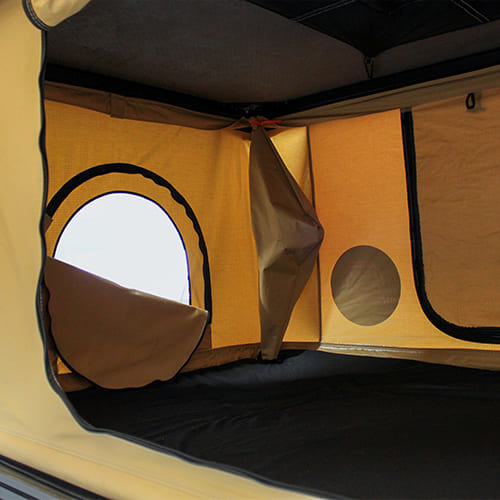 Campnest 120 Dachzelt für Elektromobilität: aerodynamisch, schnell aufbaubar, robust, mit 2-farbiger Auswahl und komfortabler Matratze.