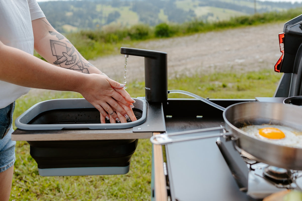 EGOE Nestbox S Komplettset – Campingbox mit Küche, Bett & Wassermodul