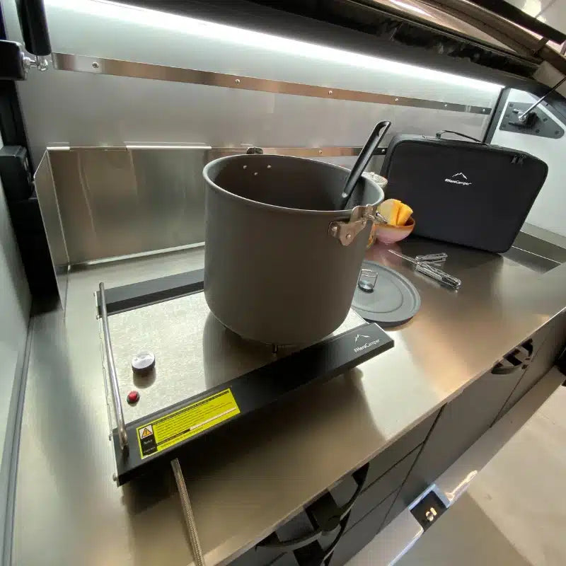 Tragbarer Gasherd 6800W: Kompakt, mit Aufbewahrungstasche und sicherer Halterung für Töpfe, ideal für unterwegs – schnell und platzsparend.