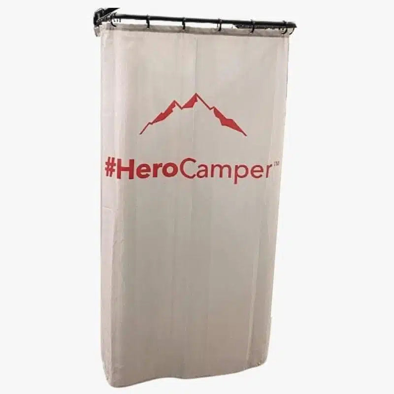 Faltbare Abschirmung für Hero Camper: Abnehmbar, platzierbar an der Tür, inkl. Greifhaken & Gestängen – ohne Dach, für Privatsphäre im Freien.