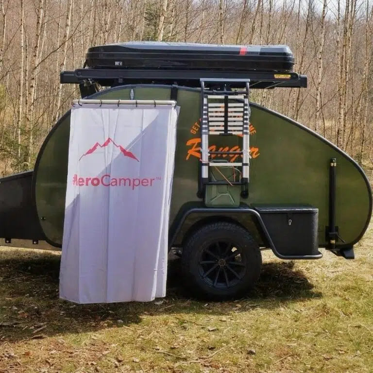Faltbare Abschirmung für Hero Camper: Abnehmbar, platzierbar an der Tür, inkl. Greifhaken & Gestängen – ohne Dach, für Privatsphäre im Freien.