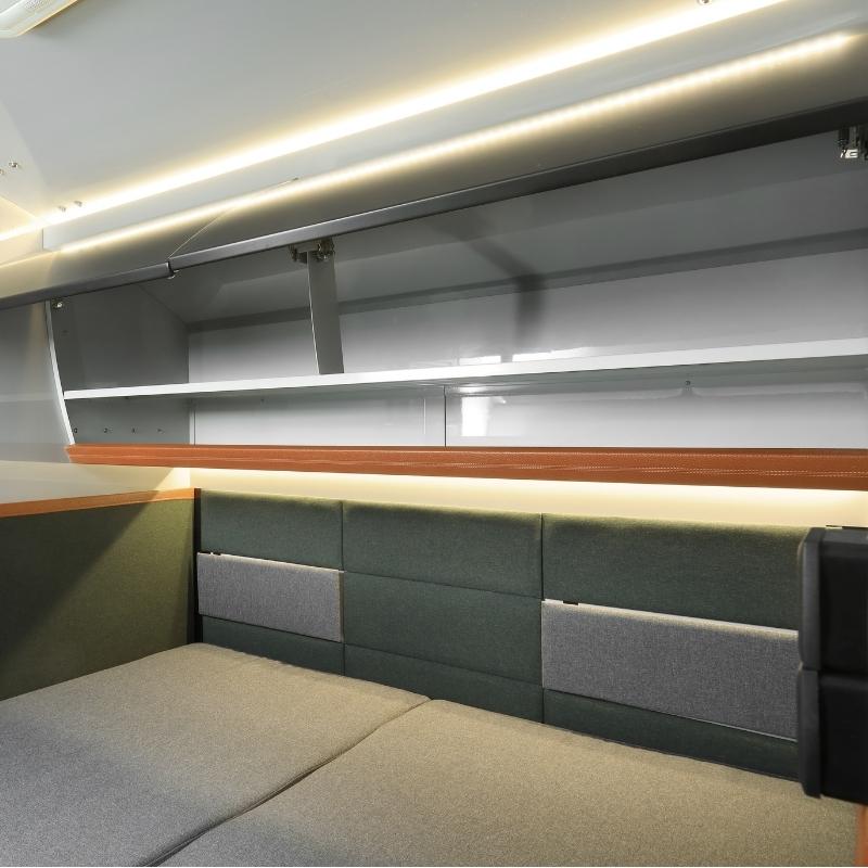 Hero Camper von dänischen Designern – isolierter, warmer Rückzugsort für Outdoor-Abenteuer mit Solarpanel, Kompressor Kühlbox und Offroad-Ausstattung.