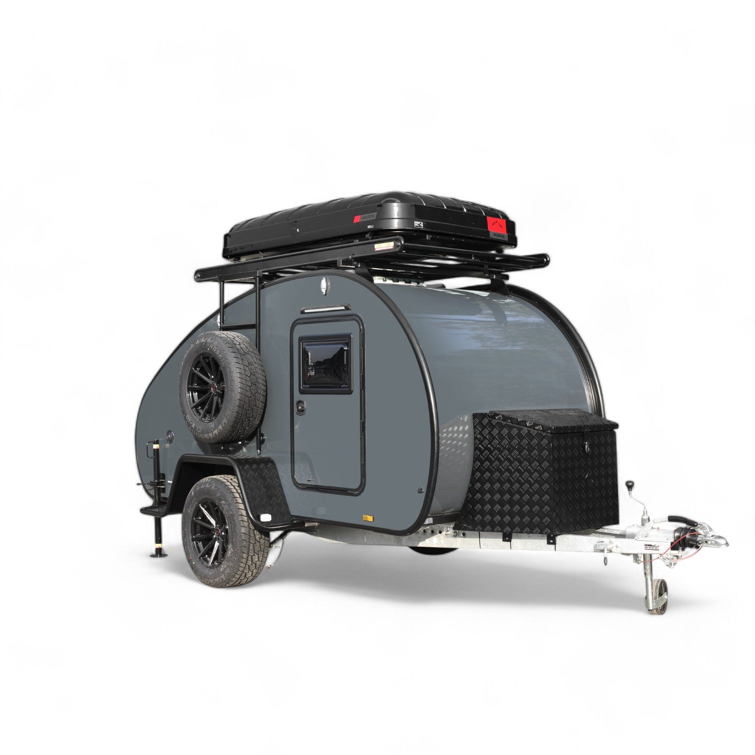 Hero Camper von dänischen Designern – isolierter, warmer Rückzugsort für Outdoor-Abenteuer mit Solarpanel, Kompressor Kühlbox und Offroad-Ausstattung.