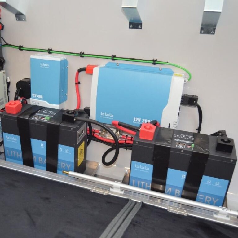 Wechselrichterpaket 1000W LifePo für Hero Campers mit Lithium Akkus, Ladegerät und 2000W Wechselrichter.