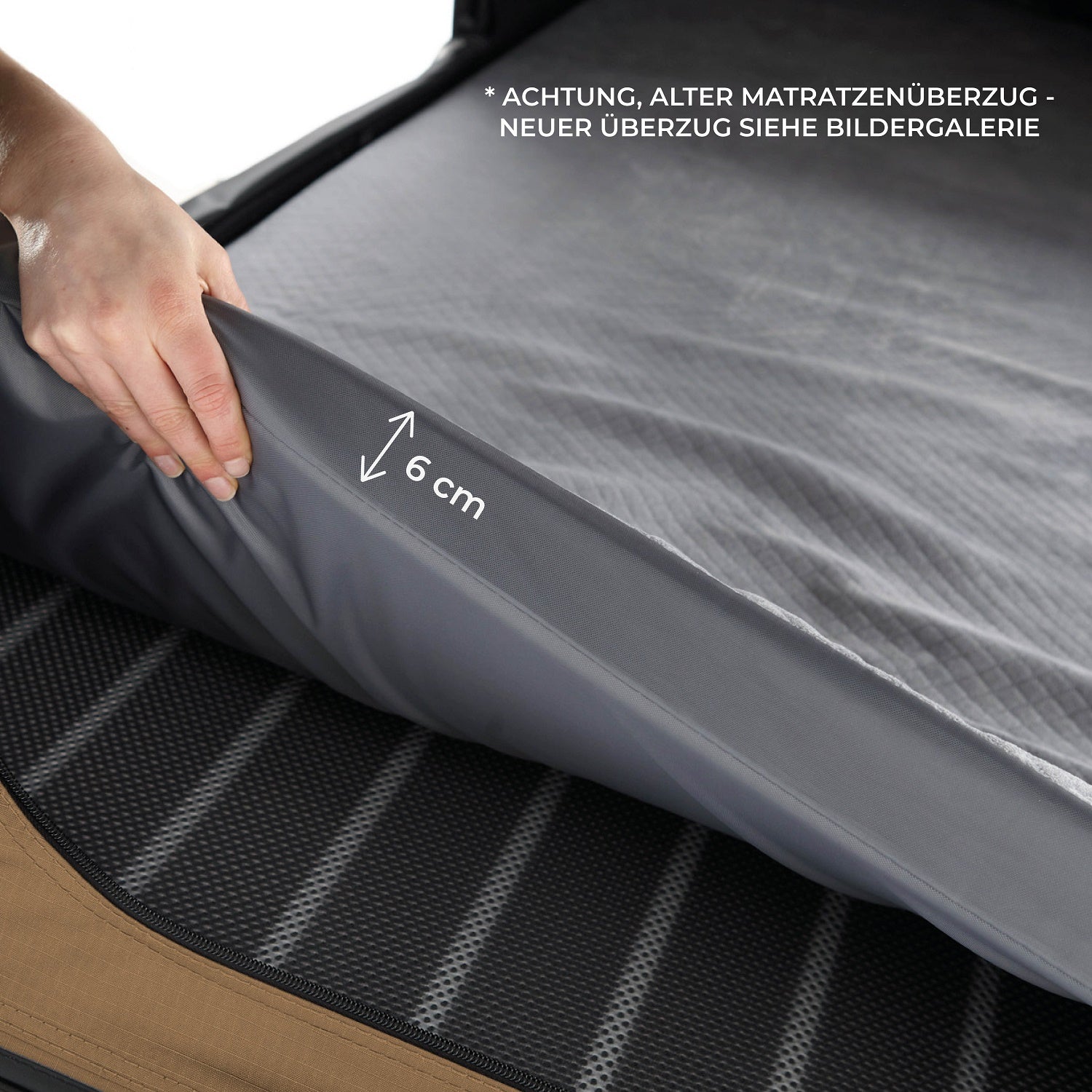 Flaches Alu-Hartschalen-Dachzelt CUMARU LIGHT, schneller Aufbau in 2 Min., recycelter Stoff, Memory Foam Matratze, LED-Licht.