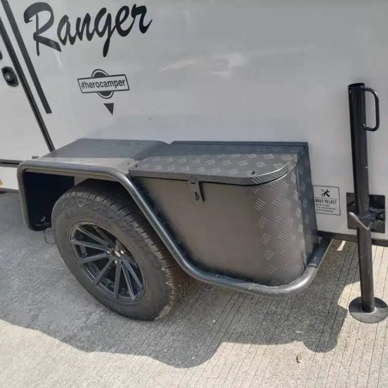 HeroCamper Aufbewahrungsboxen aus Aluminium: 2 Boxen à 57L, abschließbar, robust, inkl. Reflektoren – einfache Selbstmontage, ohne Montage.