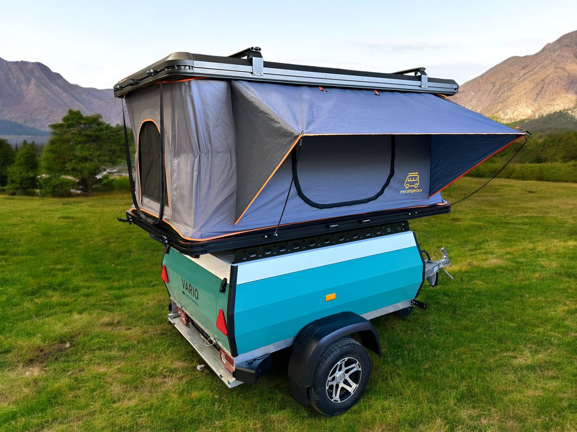 VARIO Comfortliner Anhänger mit Campnest 120 Dachzelt, flexibler Ausstattung und hoher Nutzlast für unvergessliche Outdoor-Abenteuer.