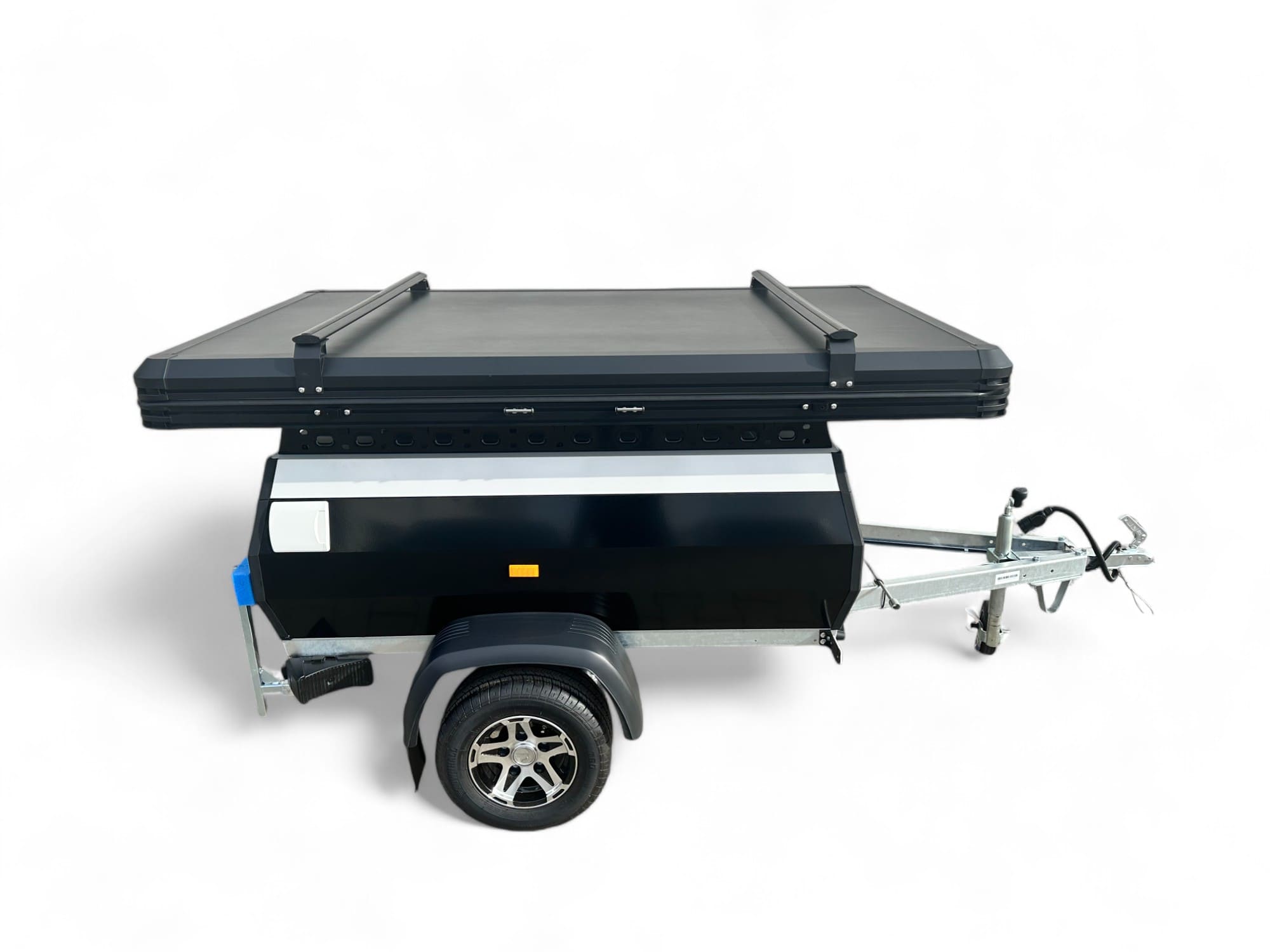 VARIO Comfortliner Anhänger mit Campnest 120 Dachzelt, flexibler Ausstattung und hoher Nutzlast für unvergessliche Outdoor-Abenteuer.