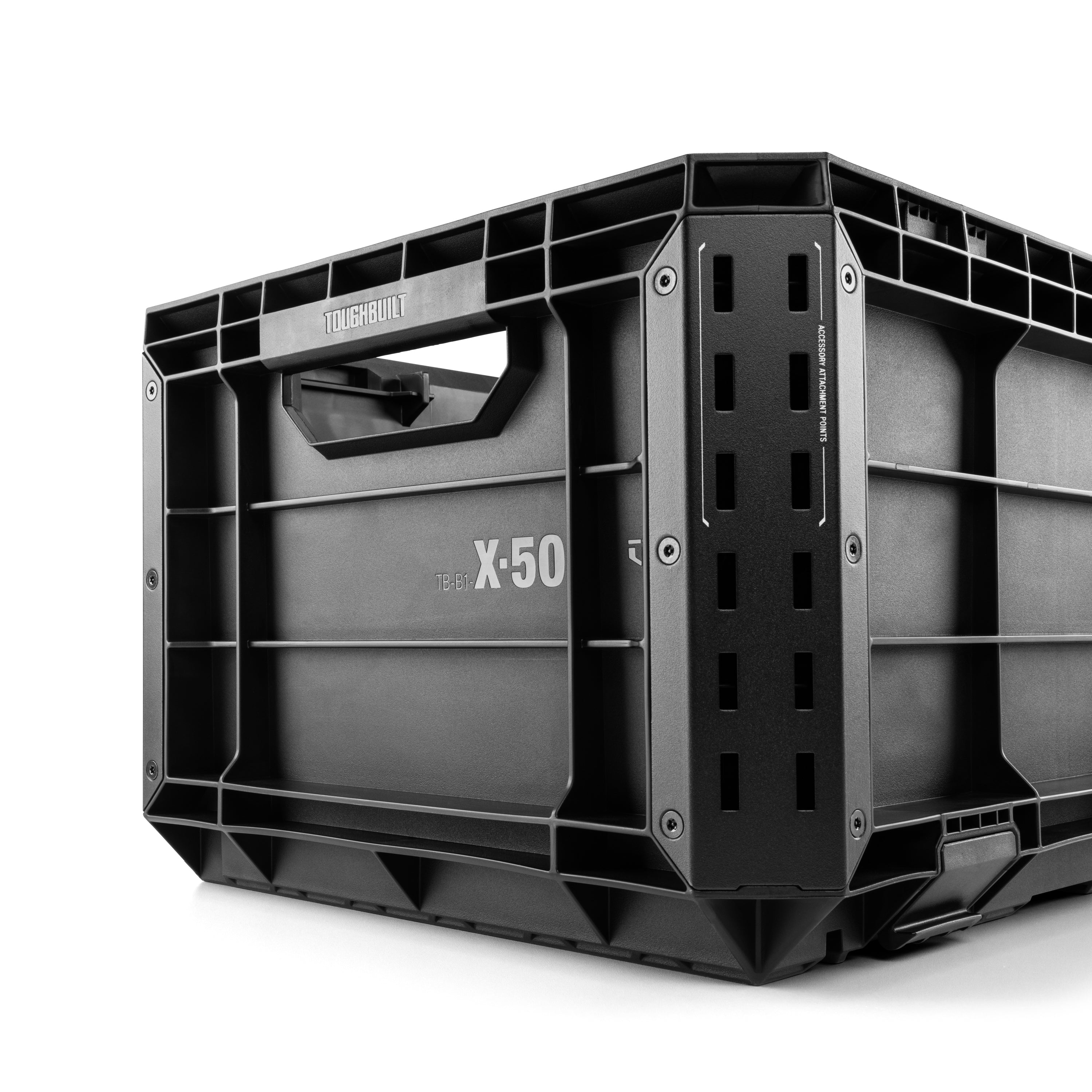 Robuste StackTech Outdoor-Kiste für Camping mit großem Stauraum, schiebeschaltergesteuerter Verriegelung und flexibler Organisation.