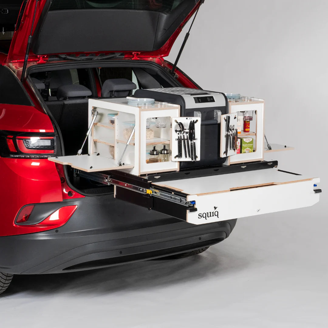 squiq Traveler compact – Campingbox und Kofferraumauszug für kleine Kombis
