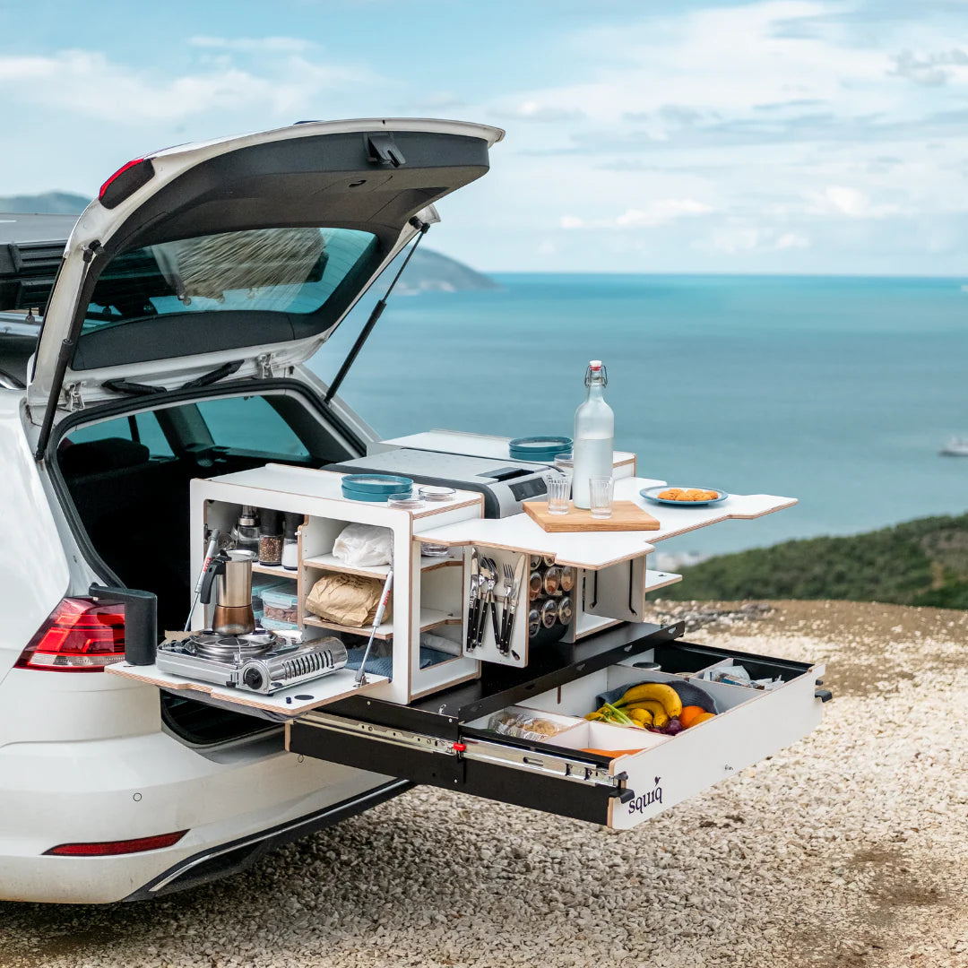 squiq Traveler Regular – Campingbox und Kofferraumauszug für Kombis und große SUVs