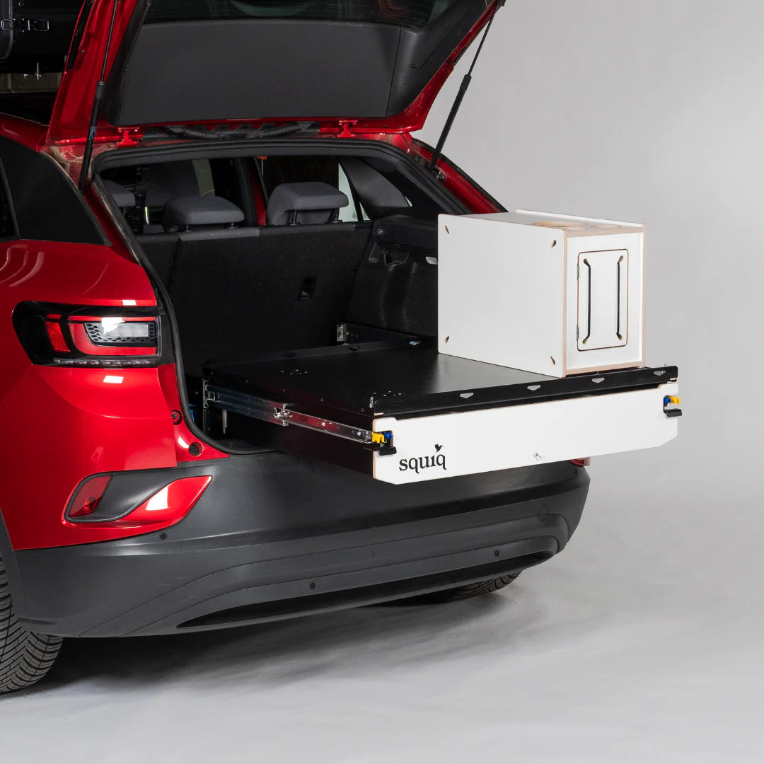 squiq Traveler compact – Campingbox und Kofferraumauszug für kleine Kombis