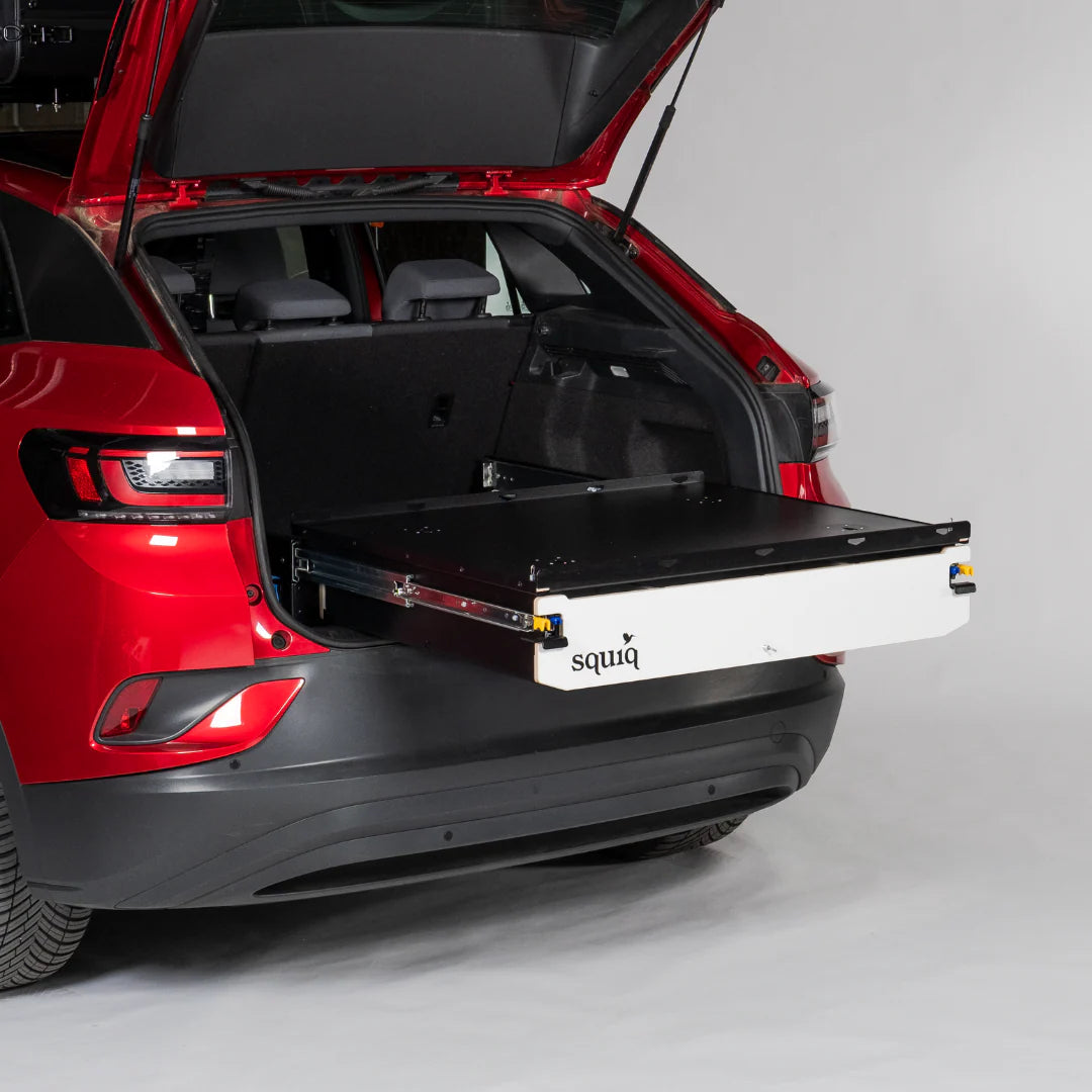 squiq Traveler compact – Campingbox und Kofferraumauszug für kleine Kombis