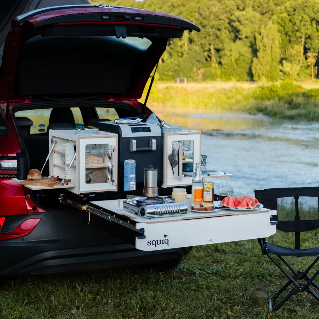 squiq Traveler compact – Campingbox und Kofferraumauszug für kleine Kombis