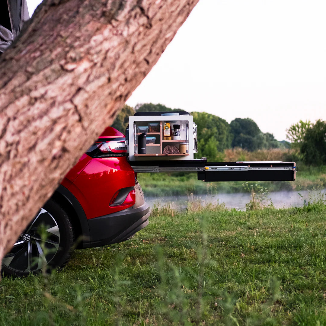 squiq Traveler compact – Campingbox und Kofferraumauszug für kleine Kombis