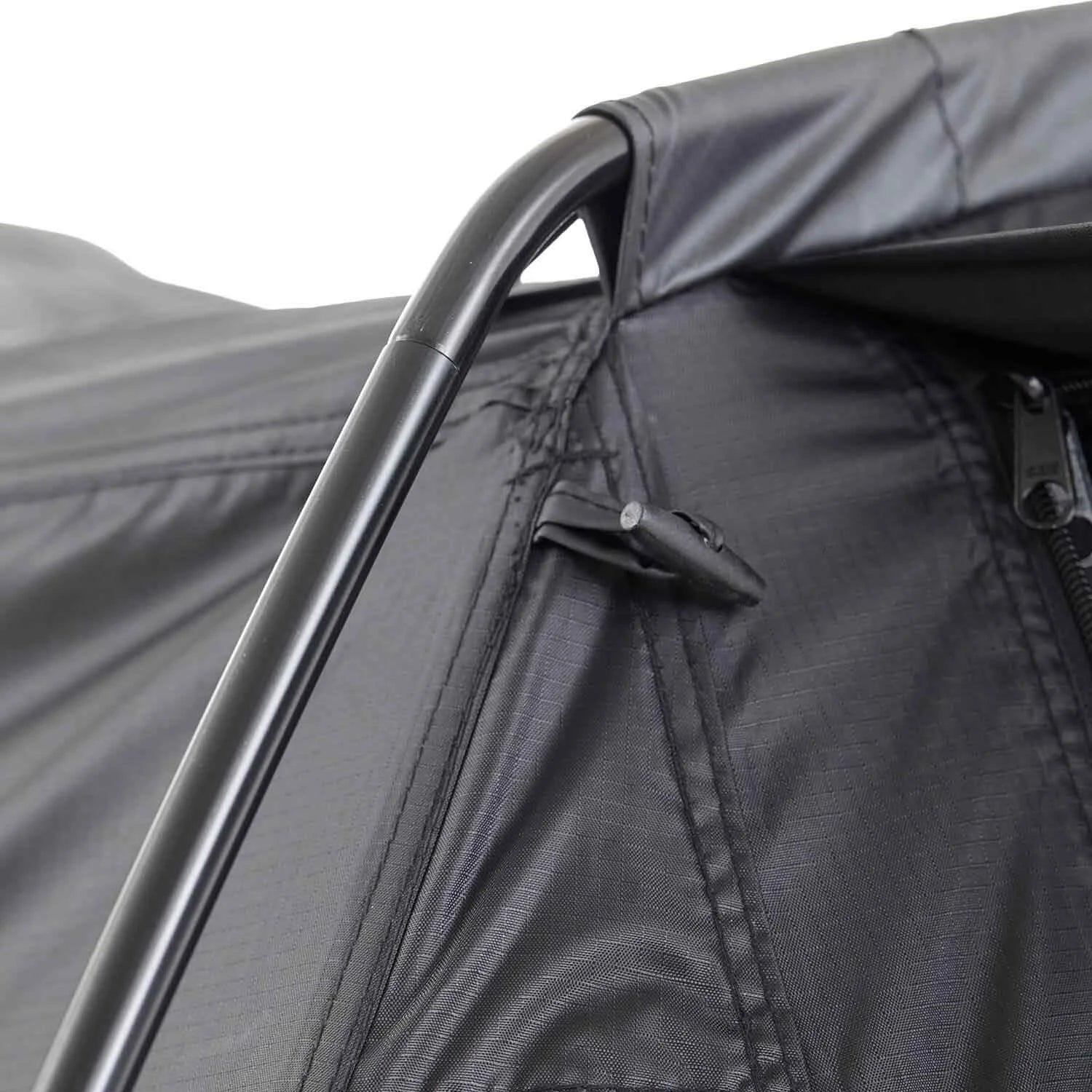 Vorzelt für MIGHTY OAK LIGHT: geräumiger Vorraum, wettergeschützt, mit Moskitonetzen und PVC-Fenstern. Passend für Fahrzeuge (200–220 cm), kompakt verpackt.