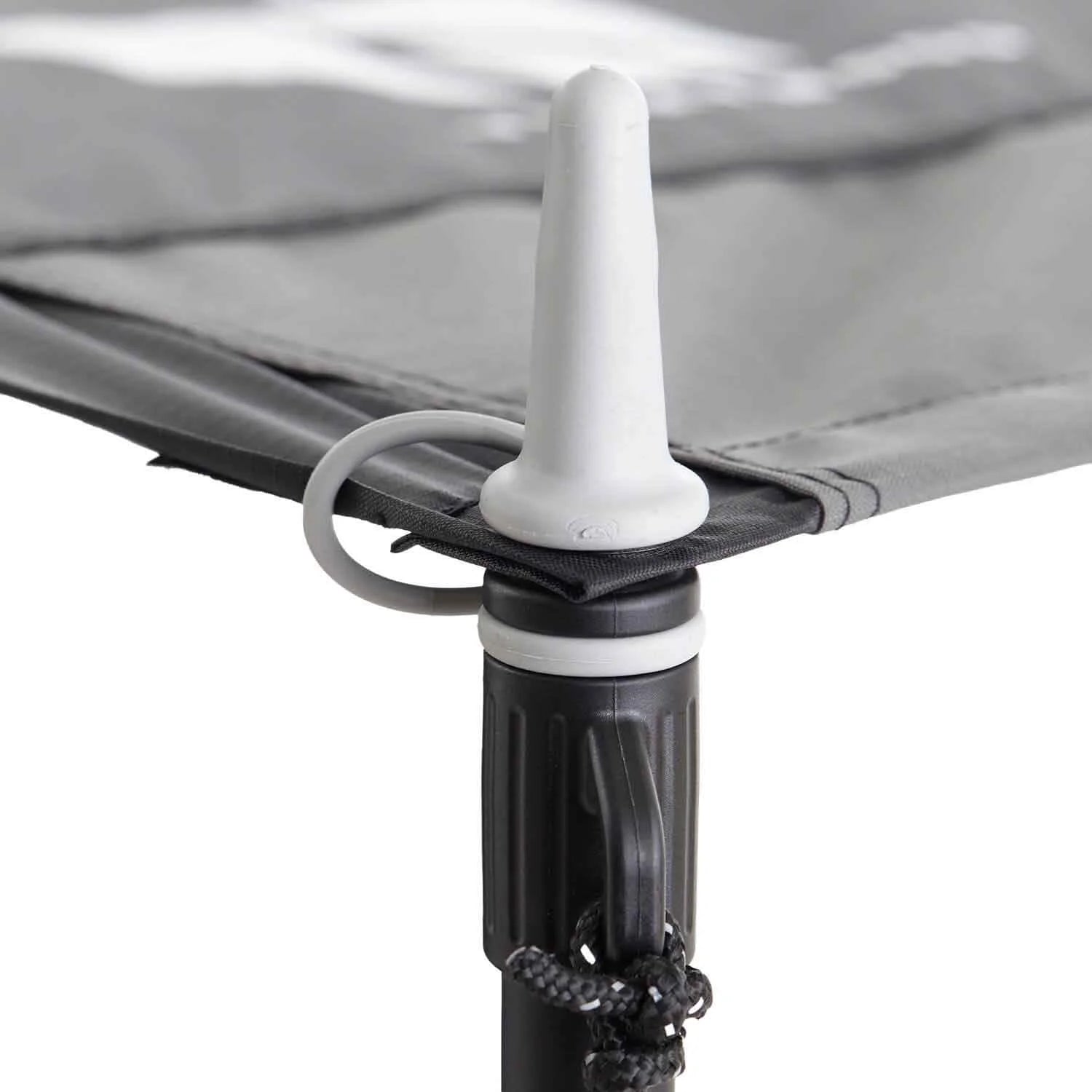 Vorzelt für MIGHTY OAK LIGHT: geräumiger Vorraum, wettergeschützt, mit Moskitonetzen und PVC-Fenstern. Passend für Fahrzeuge (200–220 cm), kompakt verpackt.