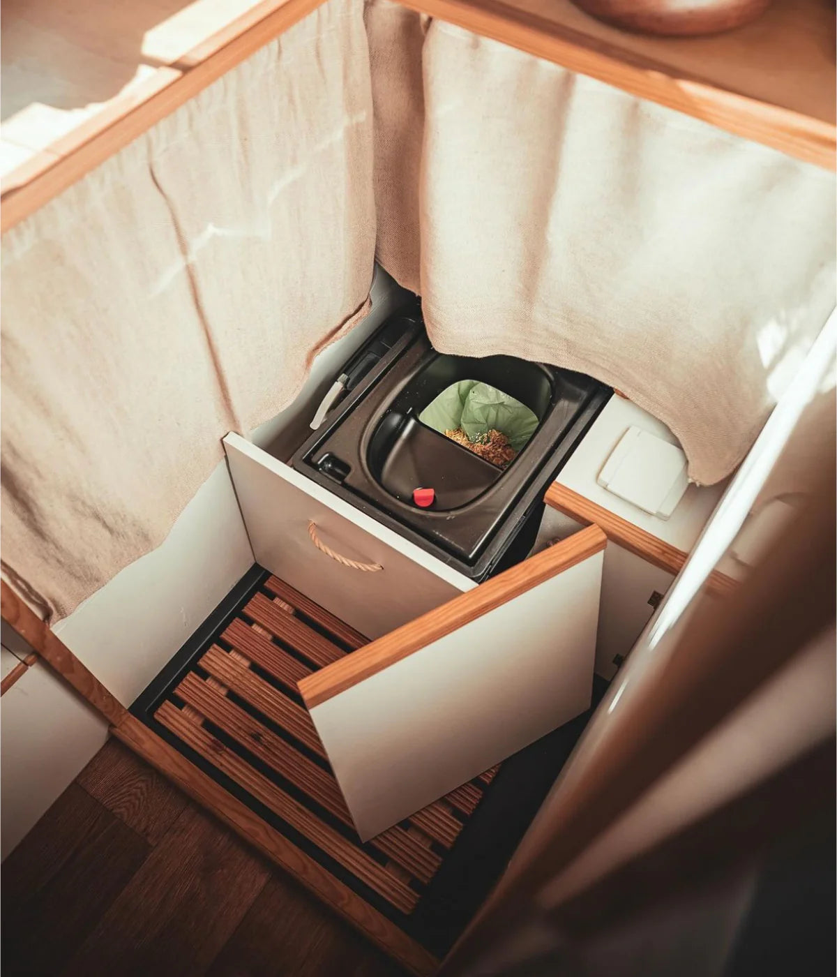 BOXIO TOILET Trenntoilette im Euroboxenformat