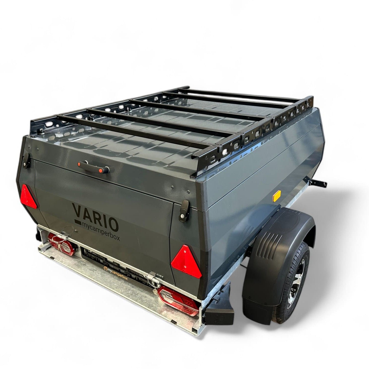 VARIO Cargoliner Anhänger mit personalisierbarer Farbe, 720L Ladevolumen, und flexibler Ausstattung für Outdoor-Abenteuer.