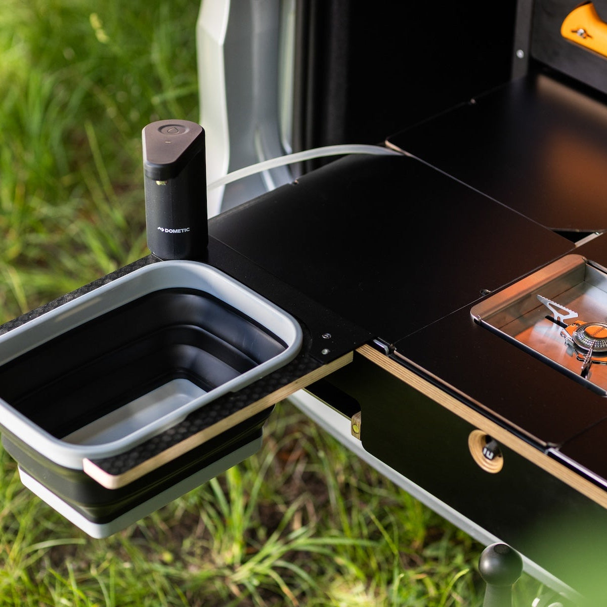 EGOE Nestbox M Komplettset – Campingbox mit Küche, Kühlschrank-Platz & Bett