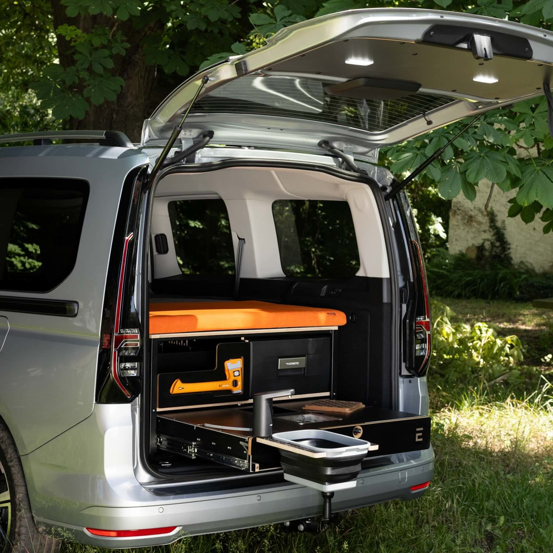 EGOE Nestbox M Komplettset – Campingbox mit Küche, Kühlschrank-Platz & Bett