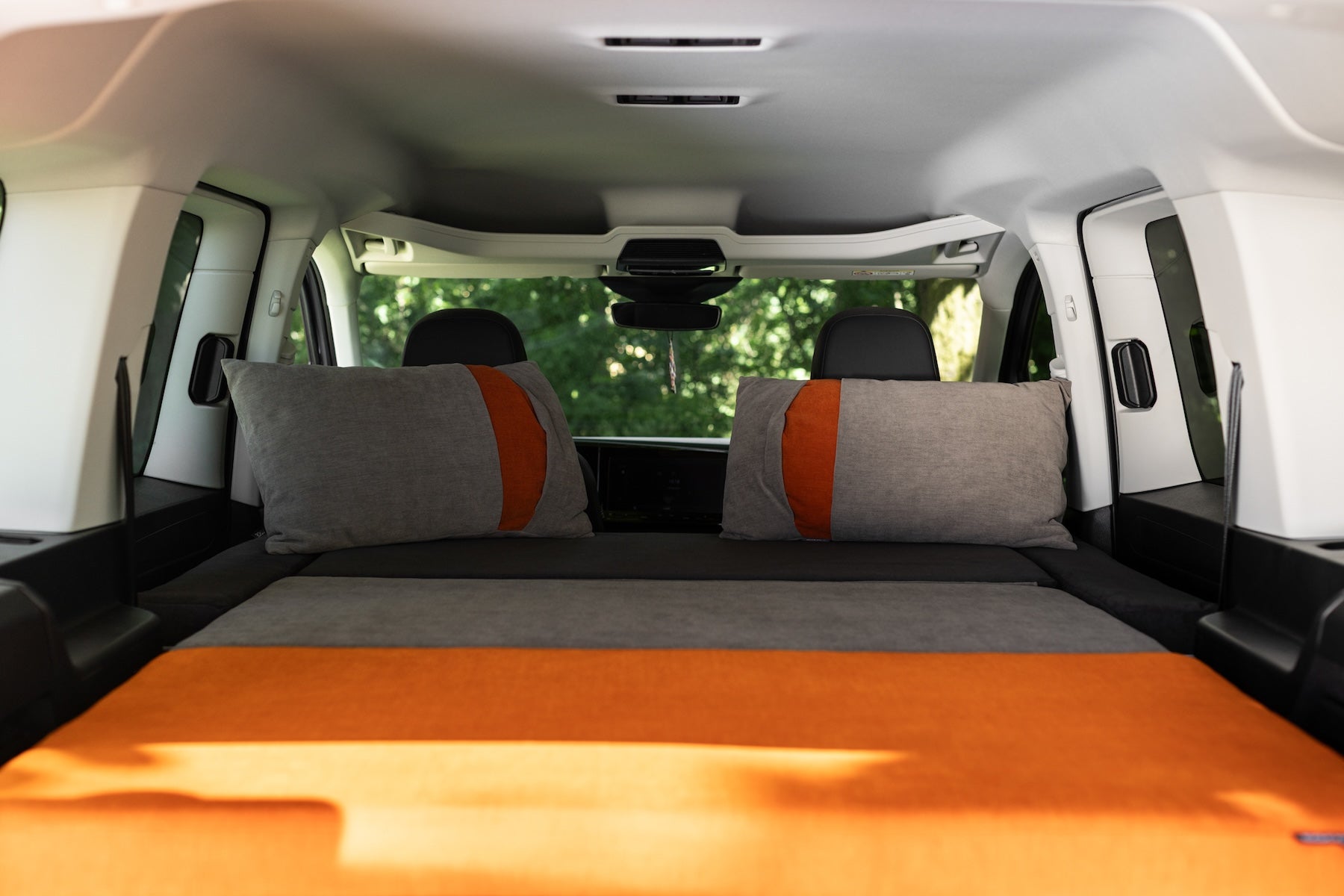 EGOE Nestbox M Komplettset – Campingbox mit Küche, Kühlschrank-Platz & Bett