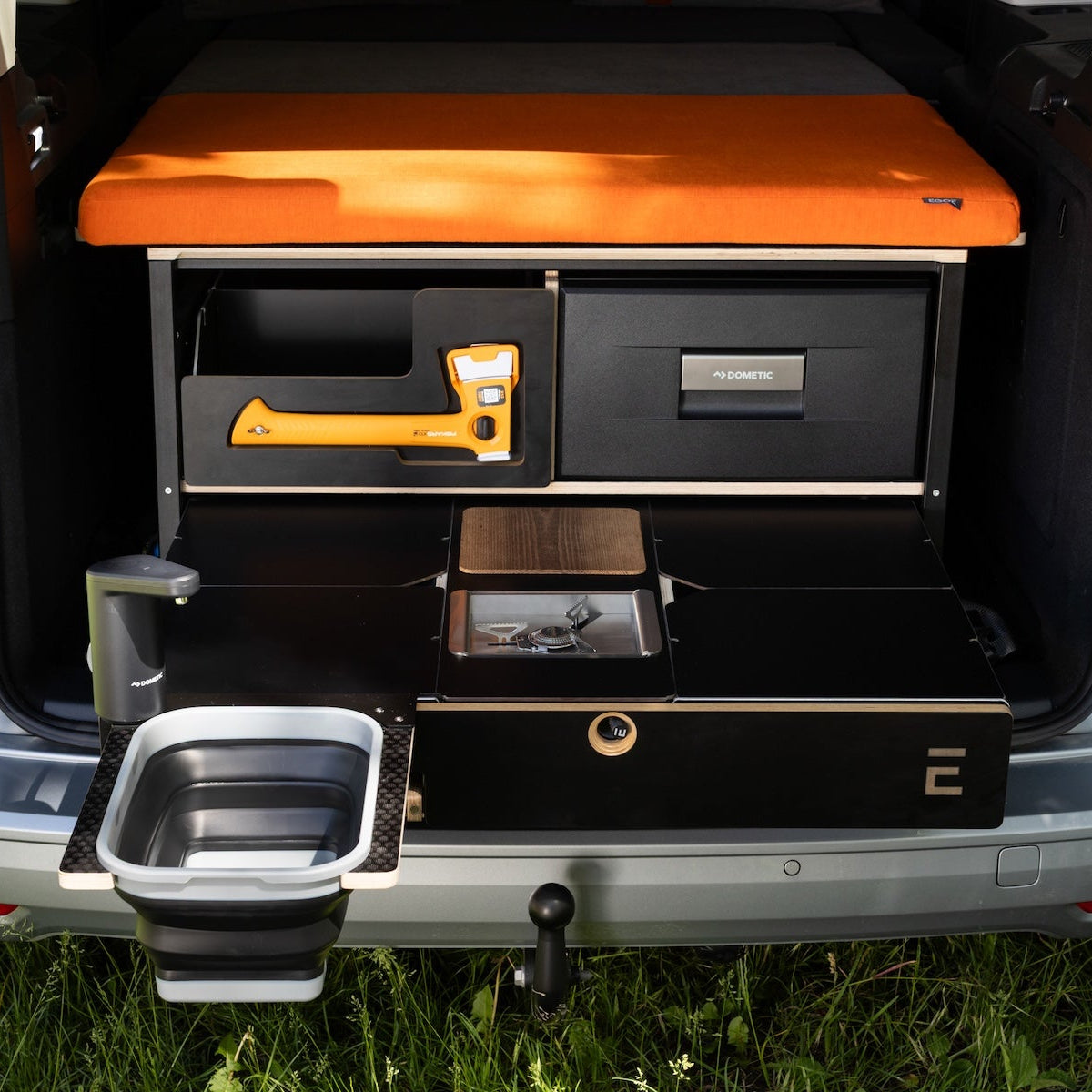 EGOE Nestbox M Komplettset – Campingbox mit Küche, Kühlschrank-Platz & Bett