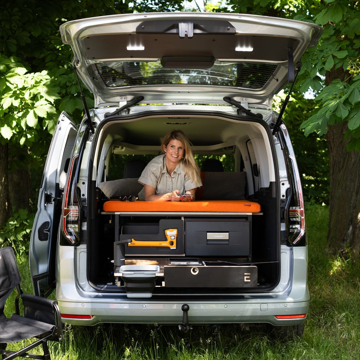 EGOE Nestbox M Komplettset – Campingbox mit Küche, Kühlschrank-Platz & Bett