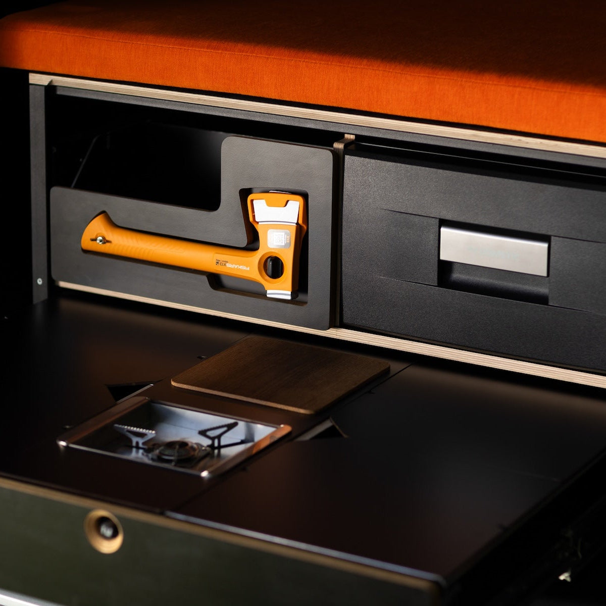 EGOE Nestbox M Komplettset – Campingbox mit Küche, Kühlschrank-Platz & Bett