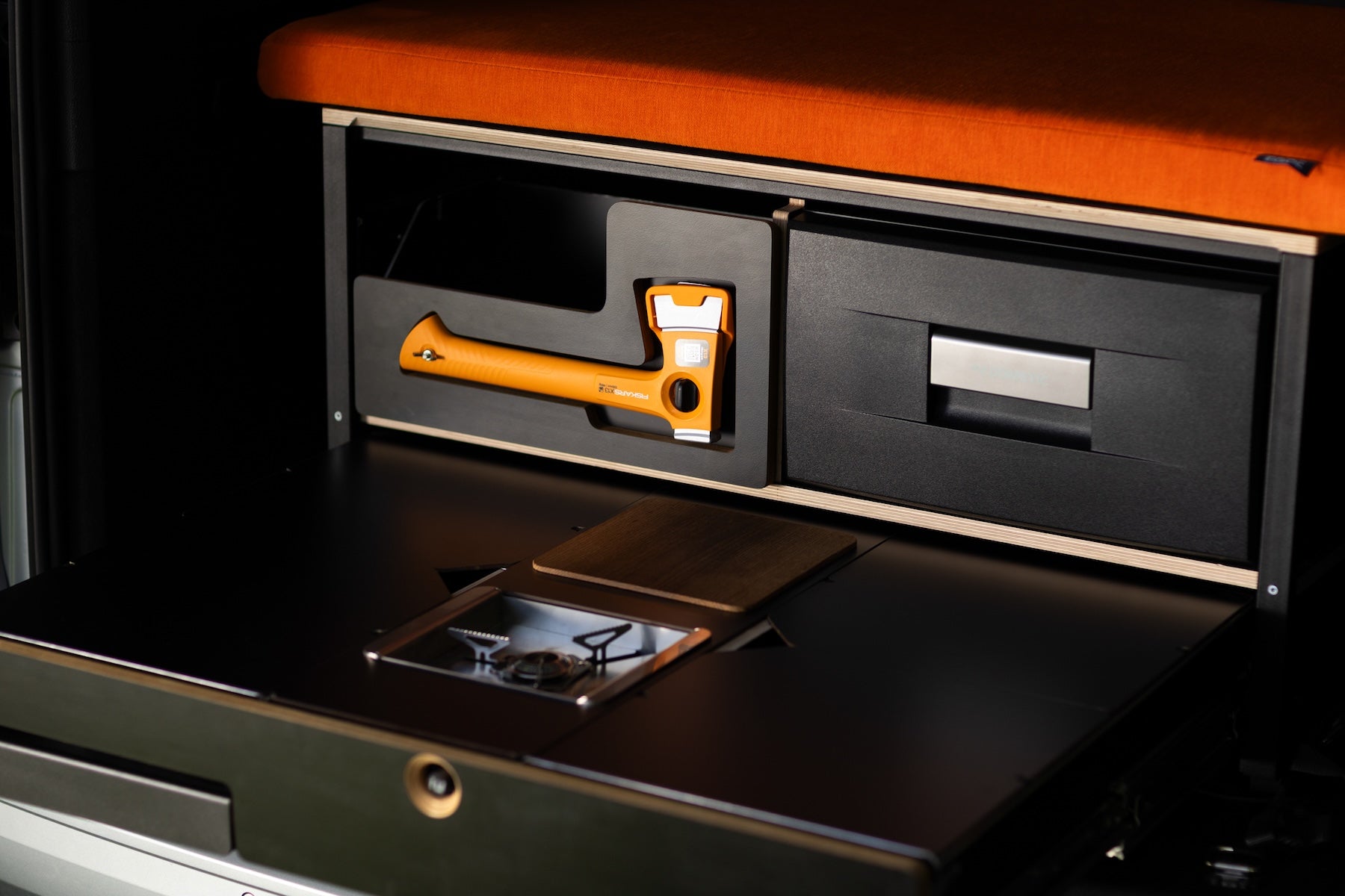 EGOE Nestbox M Komplettset – Campingbox mit Küche, Kühlschrank-Platz & Bett