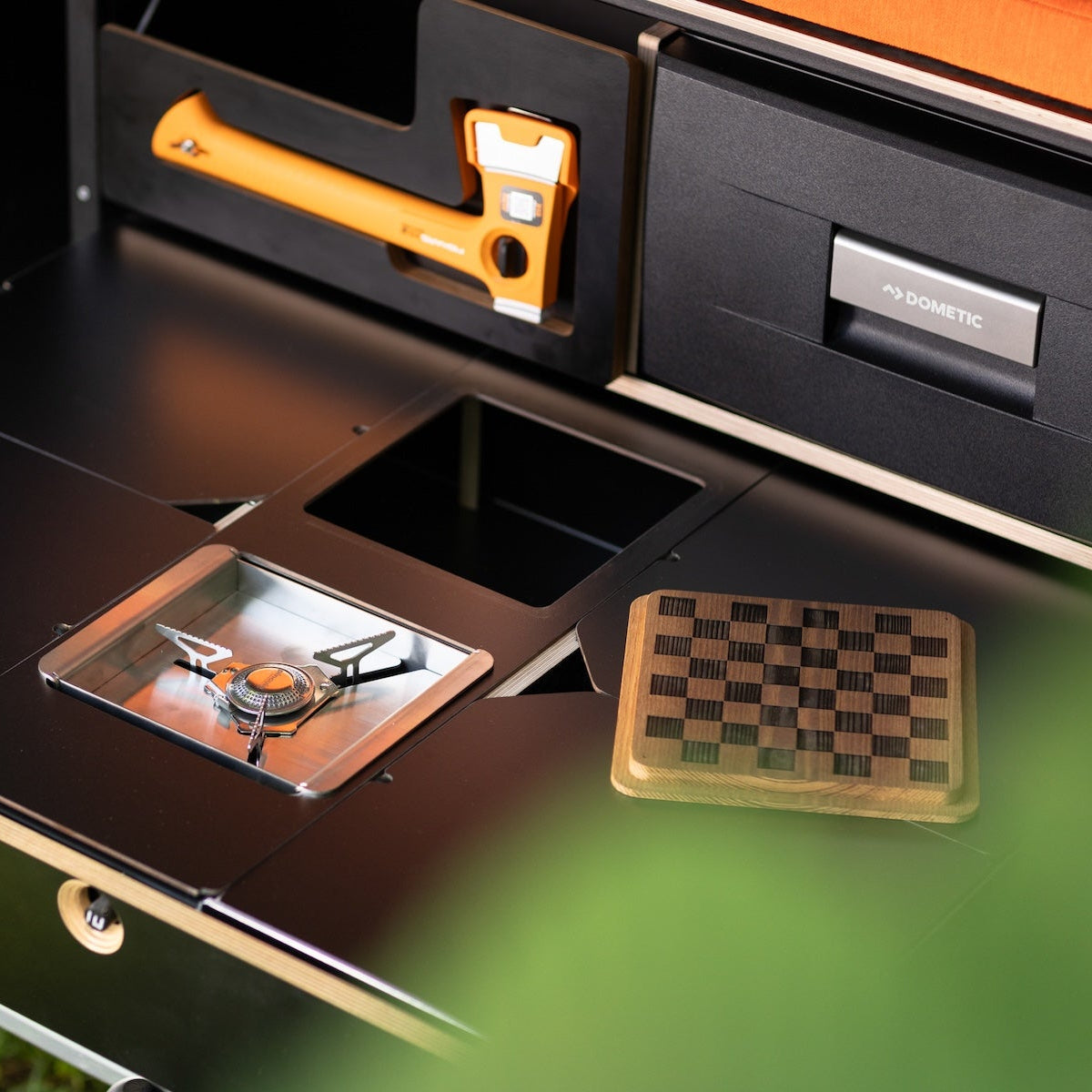 EGOE Nestbox M Komplettset – Campingbox mit Küche, Kühlschrank-Platz & Bett
