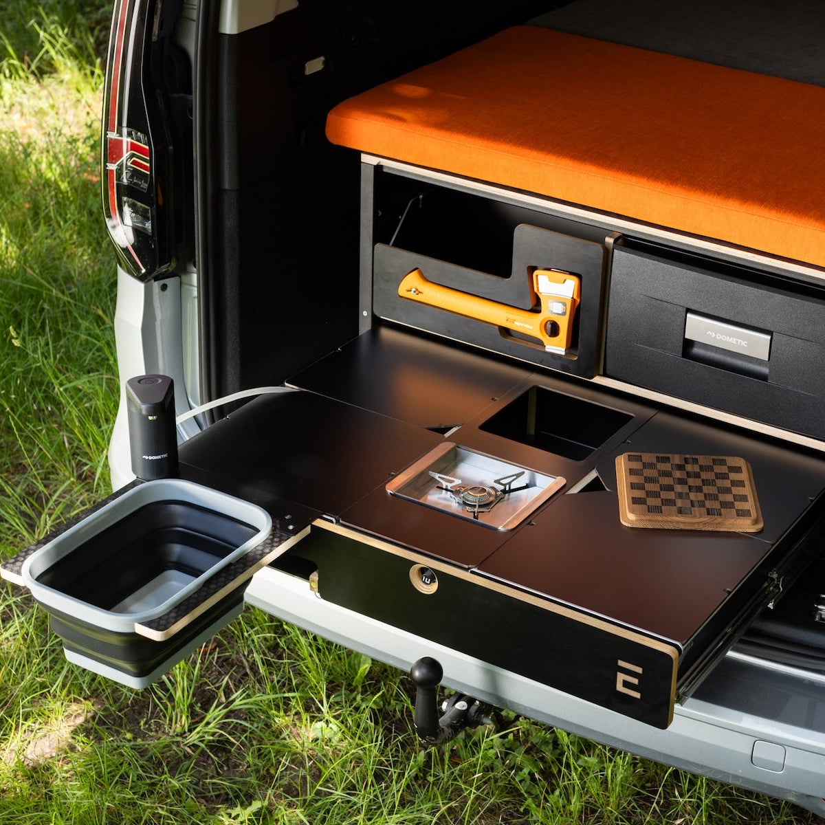 EGOE Nestbox M Komplettset – Campingbox mit Küche, Kühlschrank-Platz & Bett