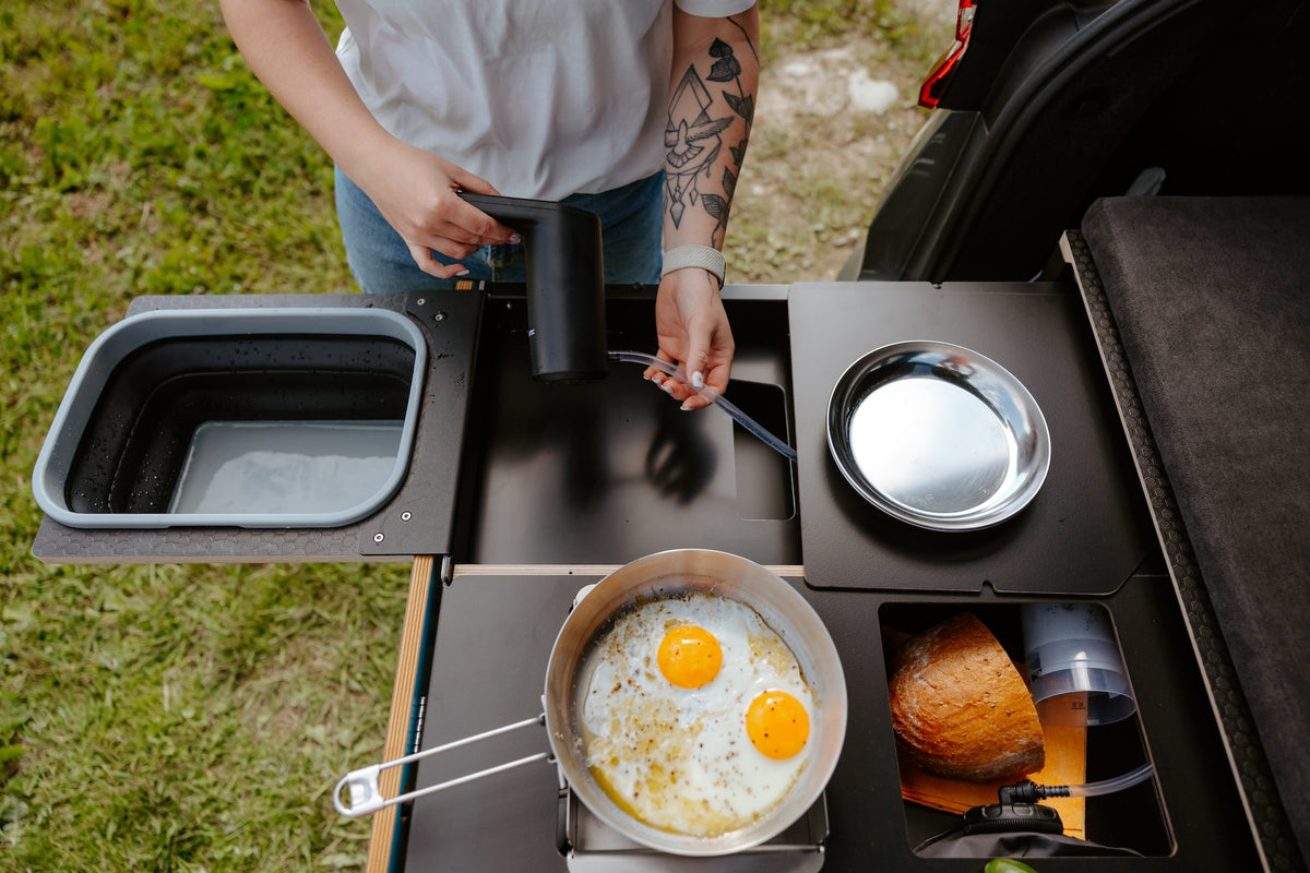 EGOE Nestbox S Komplettset – Campingbox mit Küche, Bett & Wassermodul