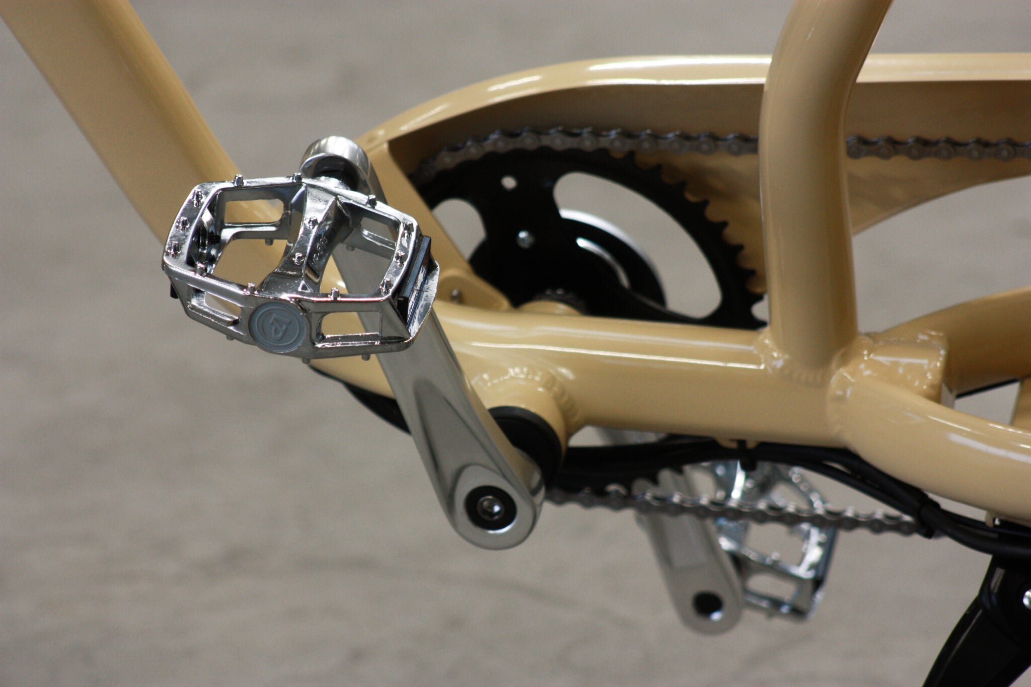 Detailansicht Pedale mit Pedalassistenzsystem beim Bulli Fahrrad