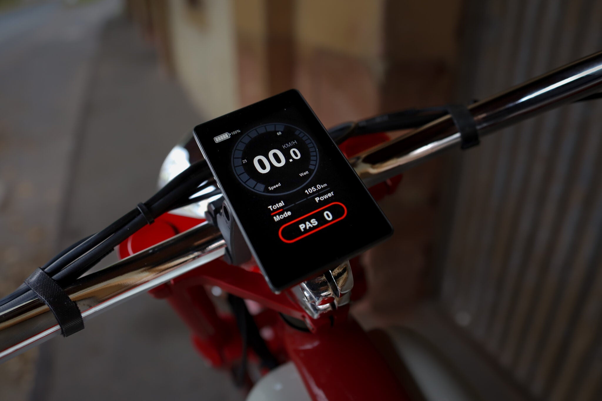 Elektro-Fahrrad mit LCD Diyplay für die Geschwindigkeit, Akku, Reichweite