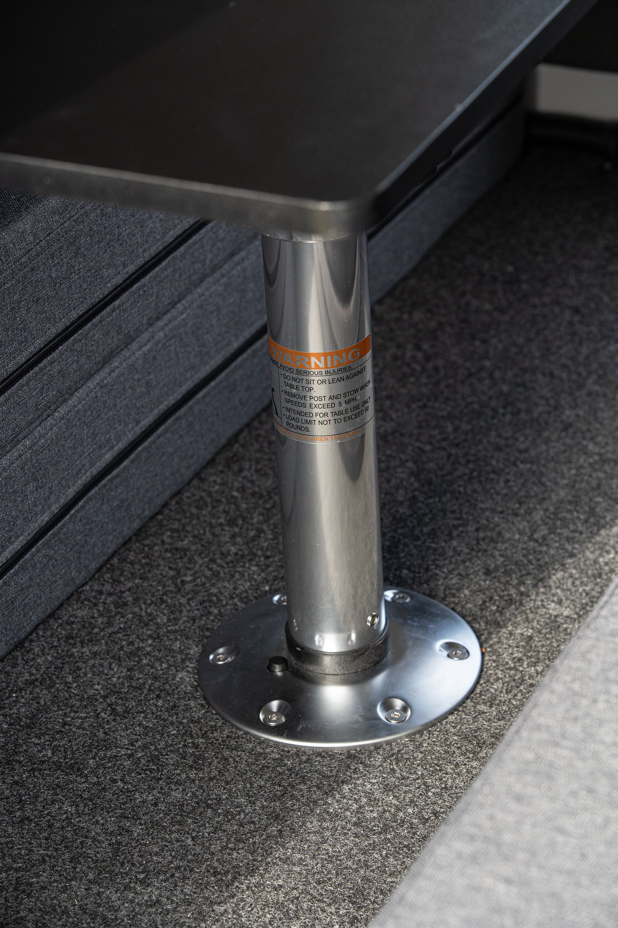 HeroLounge Tisch und Sitzgelegenheit