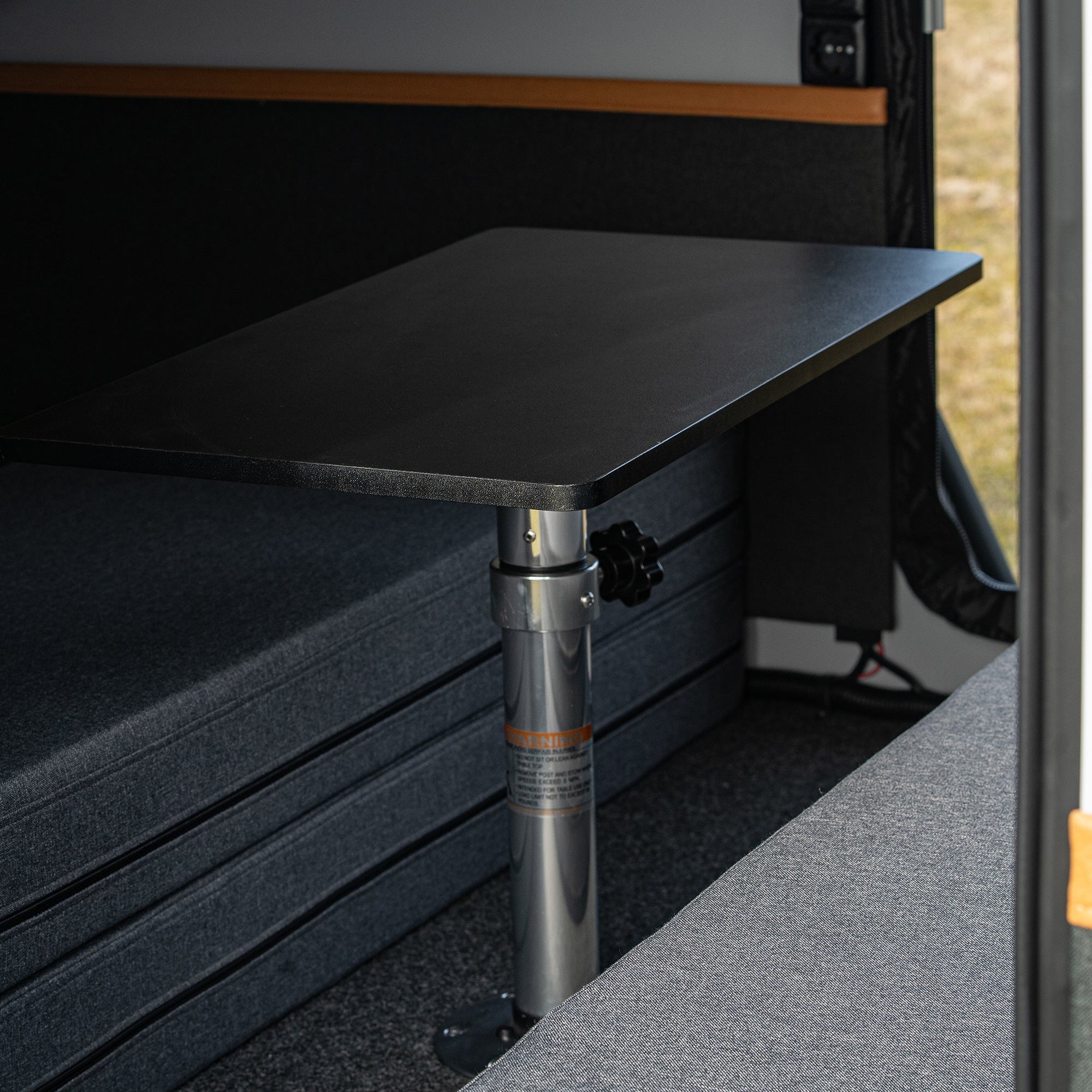 HeroLounge Tisch und Sitzgelegenheit