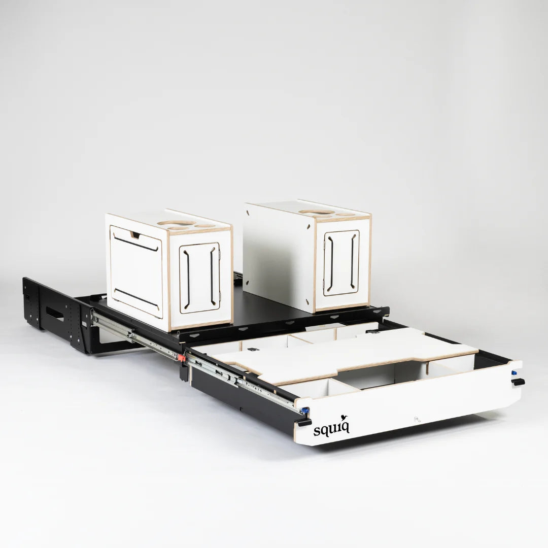 squiq Traveler compact – Campingbox und Kofferraumauszug für kleine Kombis